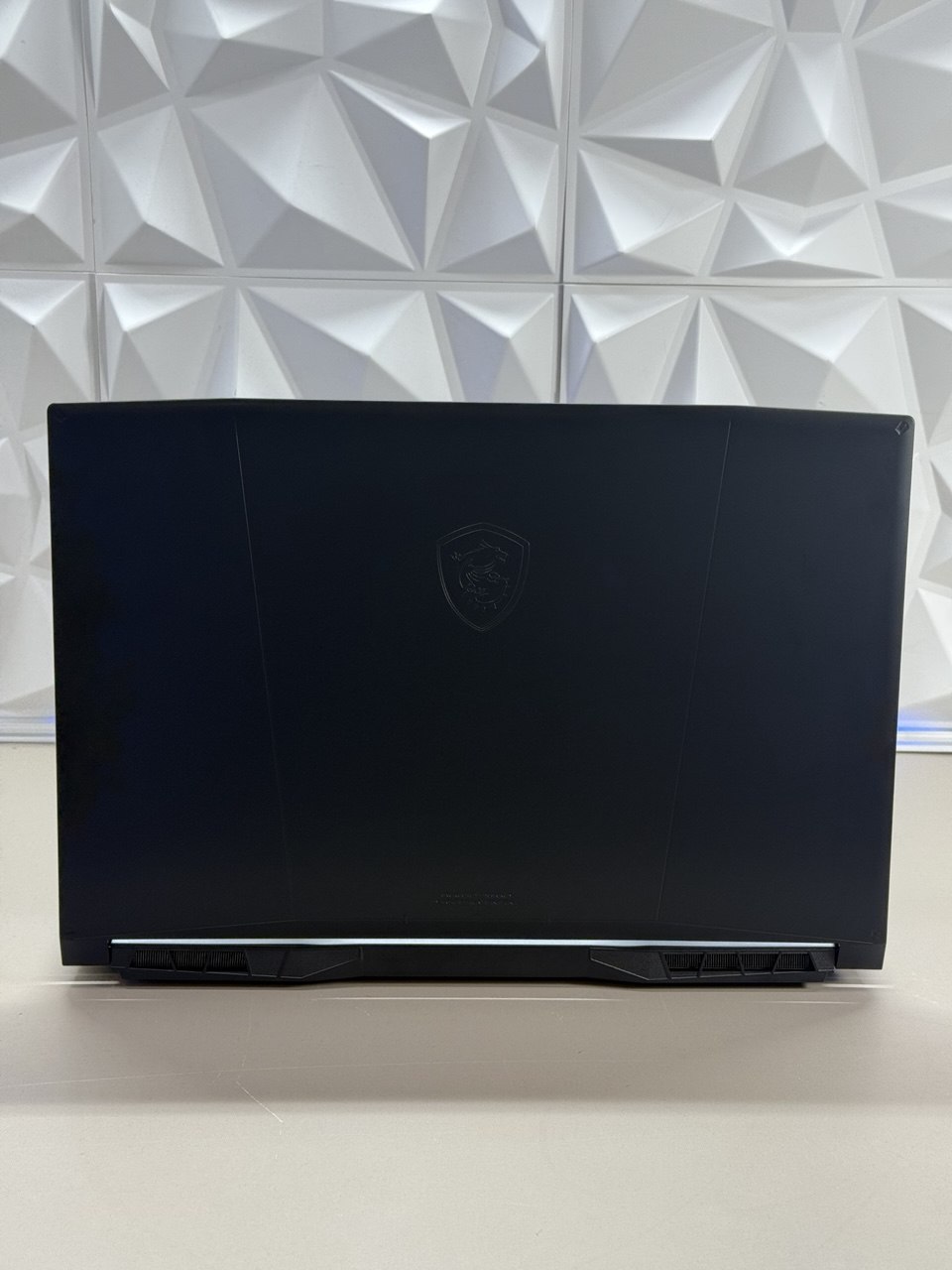 Ноутбук MSI Katana 17 B12UCX-1604XRU i5 12450H/16Gb/SSD512Gb/RTX 2050 4Gb/17.3"