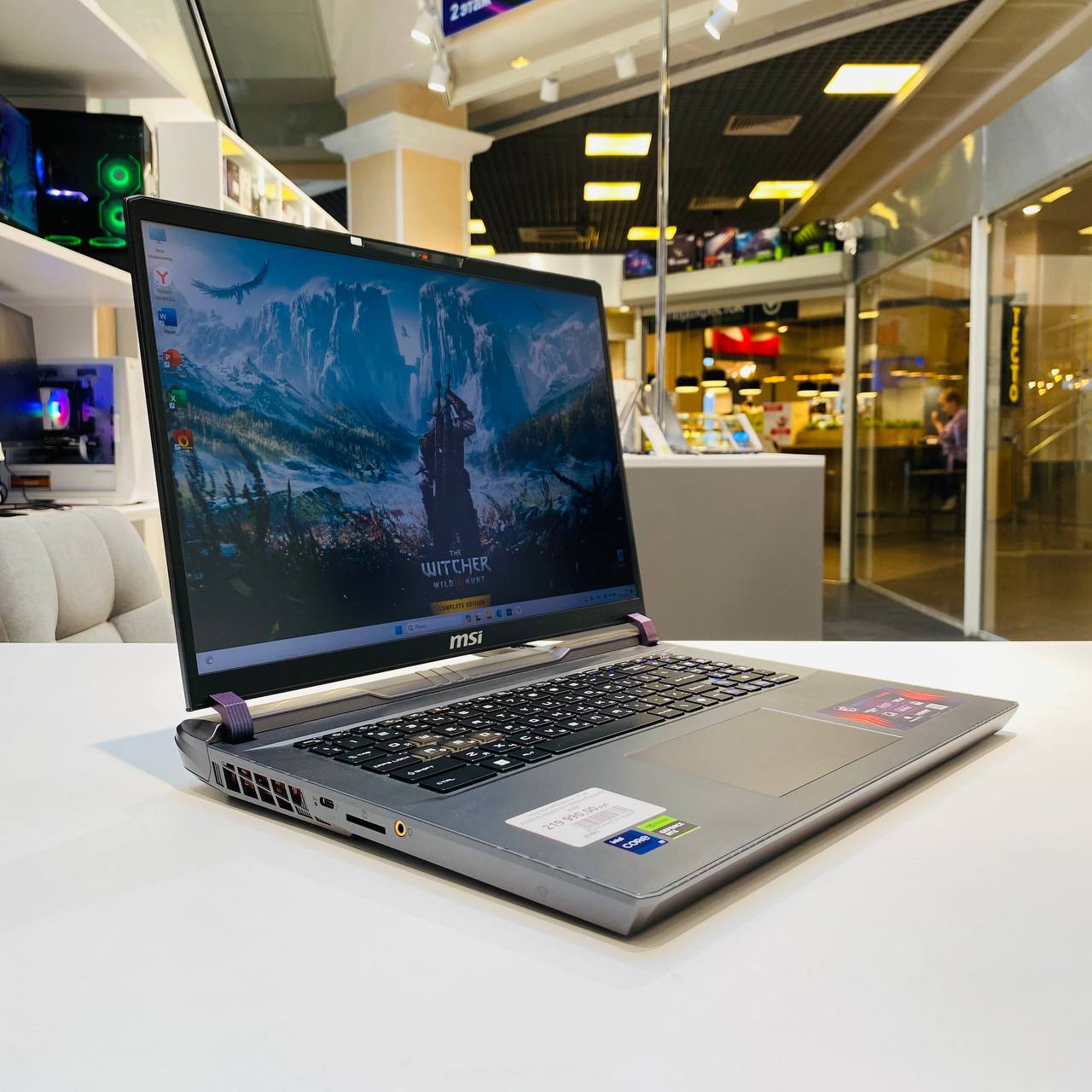 Ноутбук MSI Vector 17 HX A13VHG-802RU i9-13980HX/16Gb/RTX 4080/17.3