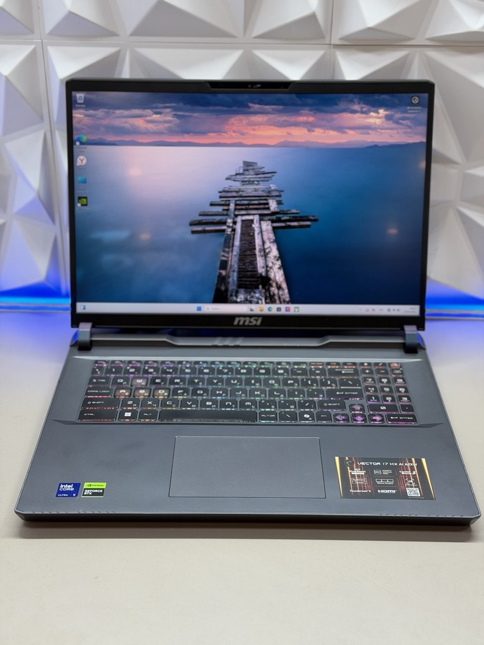 Ноутбук MSI Vector 17 HX AI A2XWHG-065R Core Ultra 9 275HX/16GB*2/1TB SSD/RTX 5070 Ti 12GB/17(240Hz)