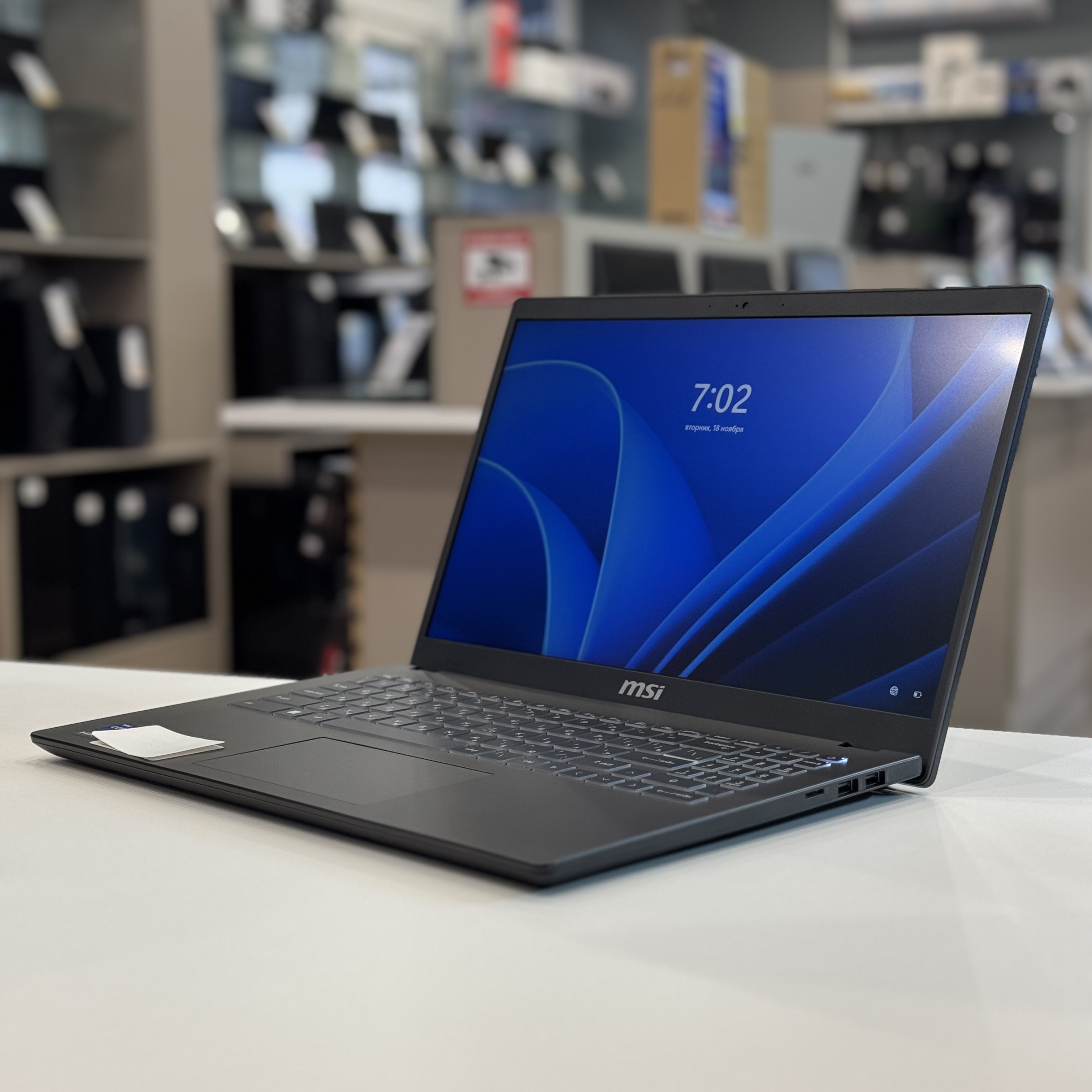 Ноутбук MSI Modern 15 B12M-211RU