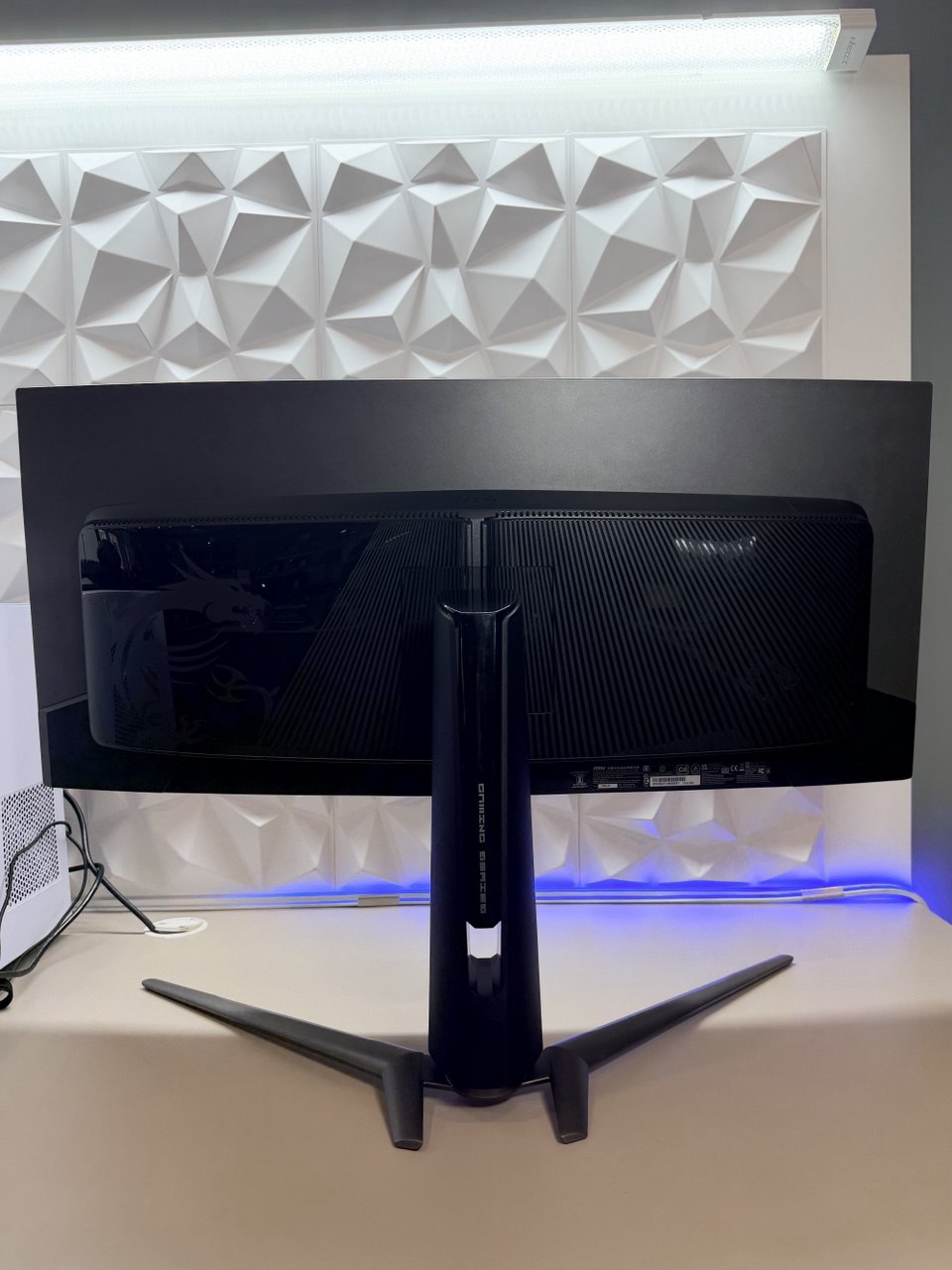 Монитор MSI MAG 341CQP QD-OLED 3440x1440 175 Гц (Несколько светлых полос)