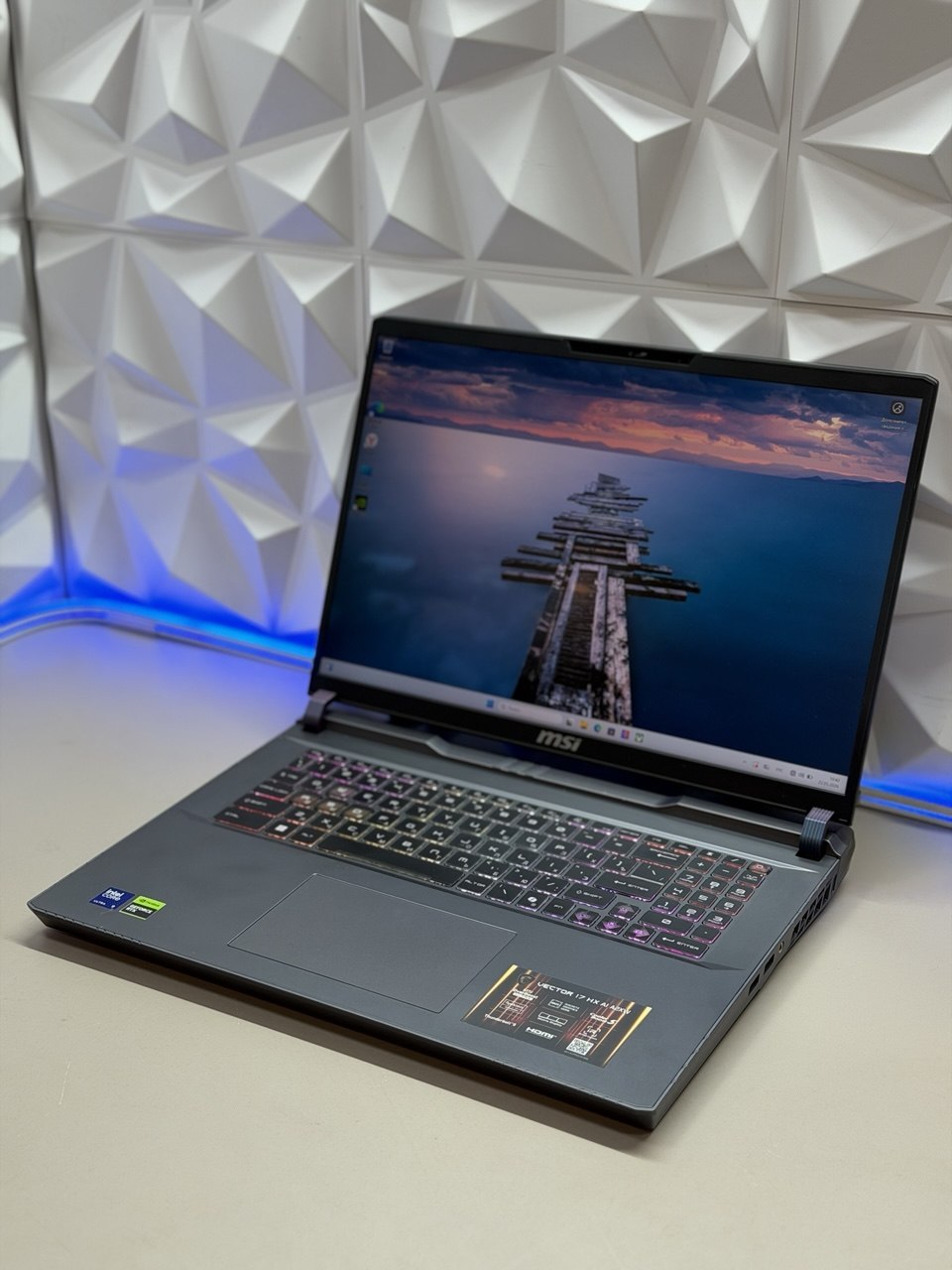 Ноутбук MSI Vector 17 HX AI A2XWHG-065R Core Ultra 9 275HX/16GB*2/1TB SSD/RTX 5070 Ti 12GB/17(240Hz)