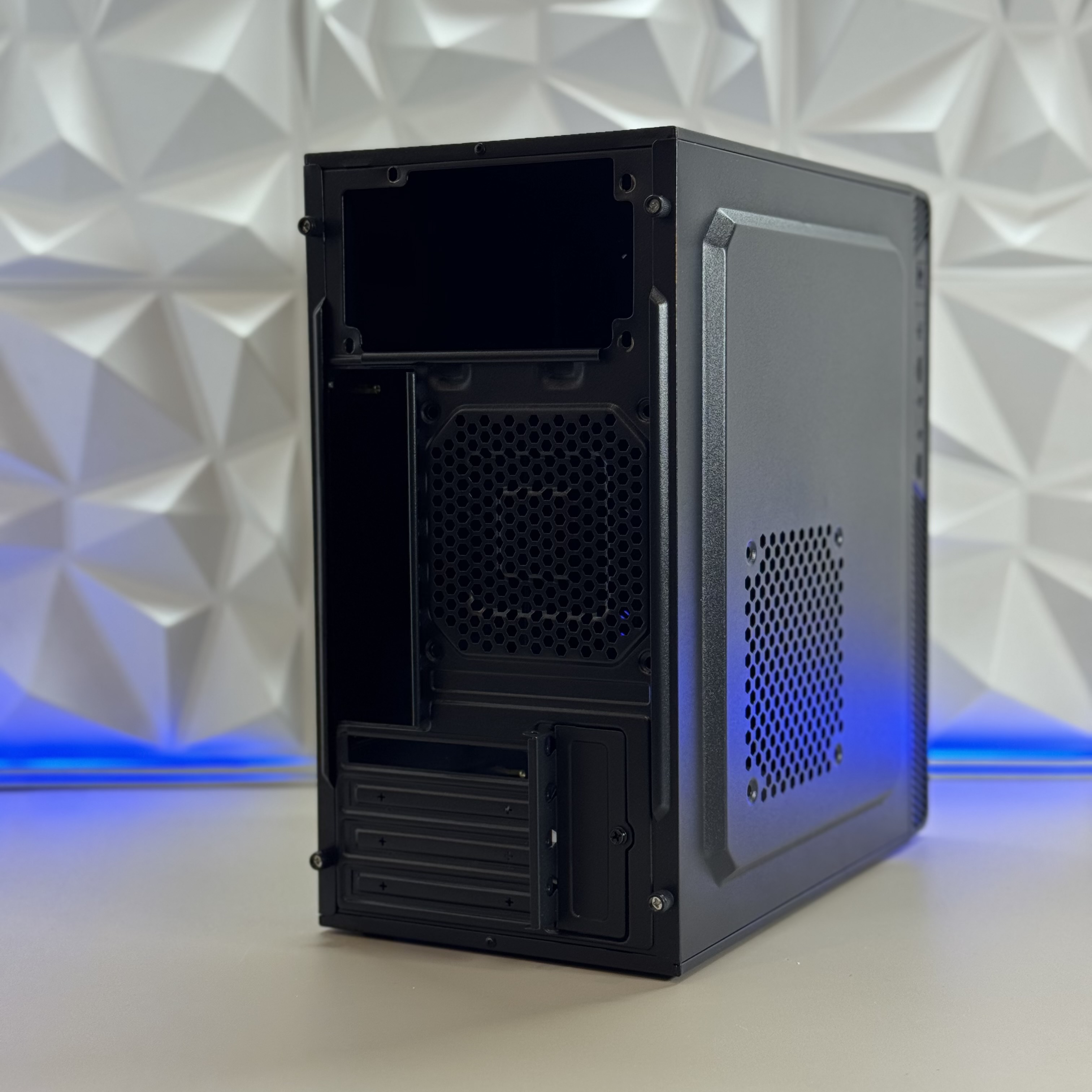 Корпус Aerocool CS-106-S-BK-v1 черный без БП mATX 4x120mm 1xUSB2.0 1xUSB3.0 audio