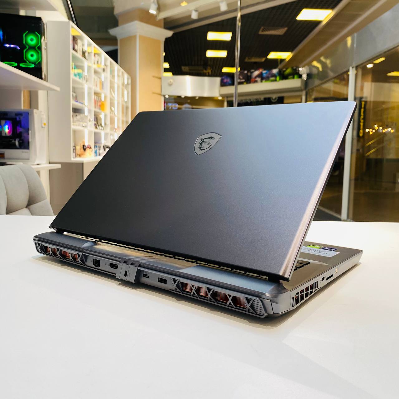 Ноутбук MSI Vector 17 HX A13VHG-802RU i9-13980HX/16Gb/RTX 4080/17.3