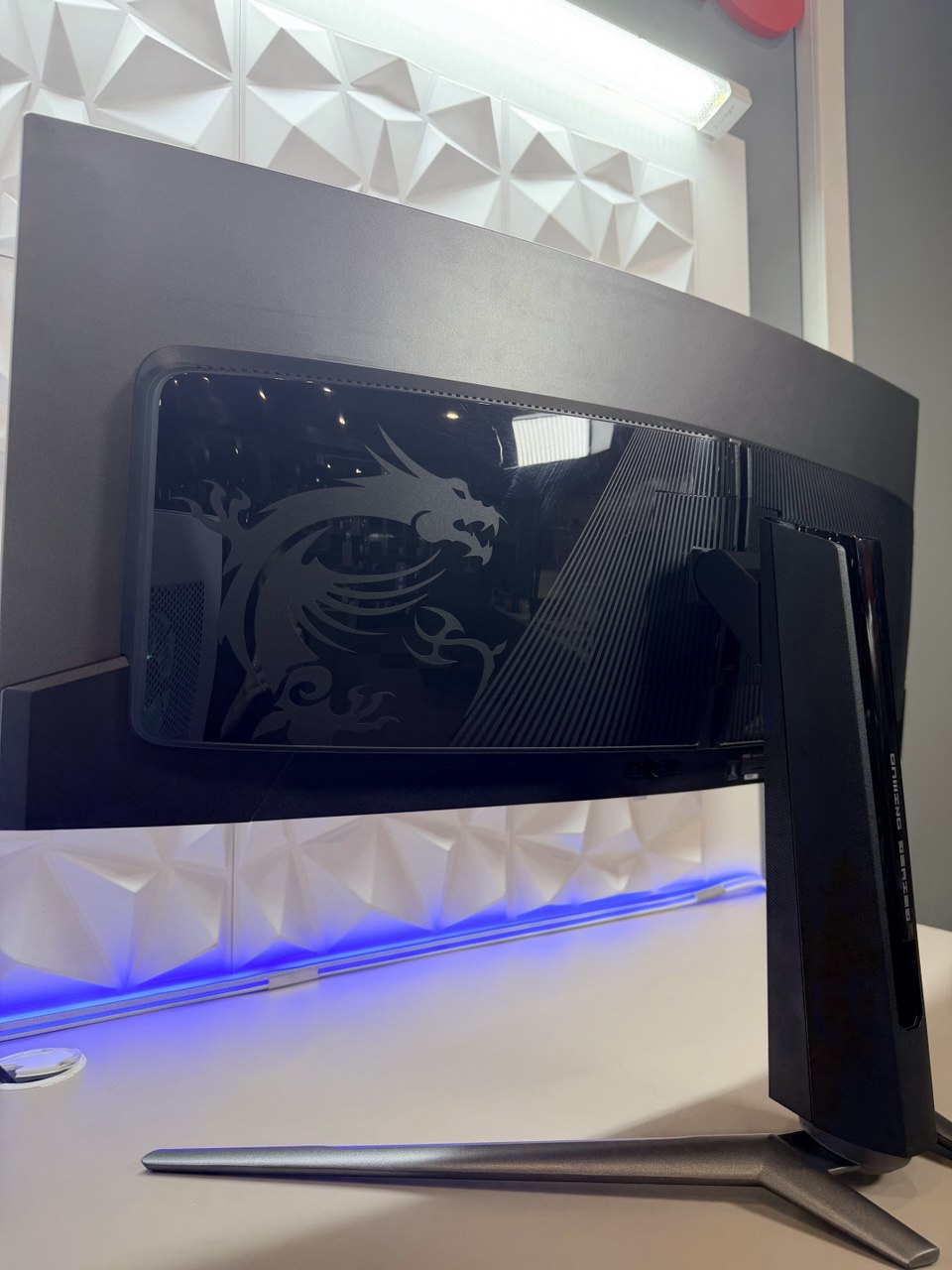 Монитор MSI MAG 341CQP QD-OLED 3440x1440 175 Гц (Несколько светлых полос)