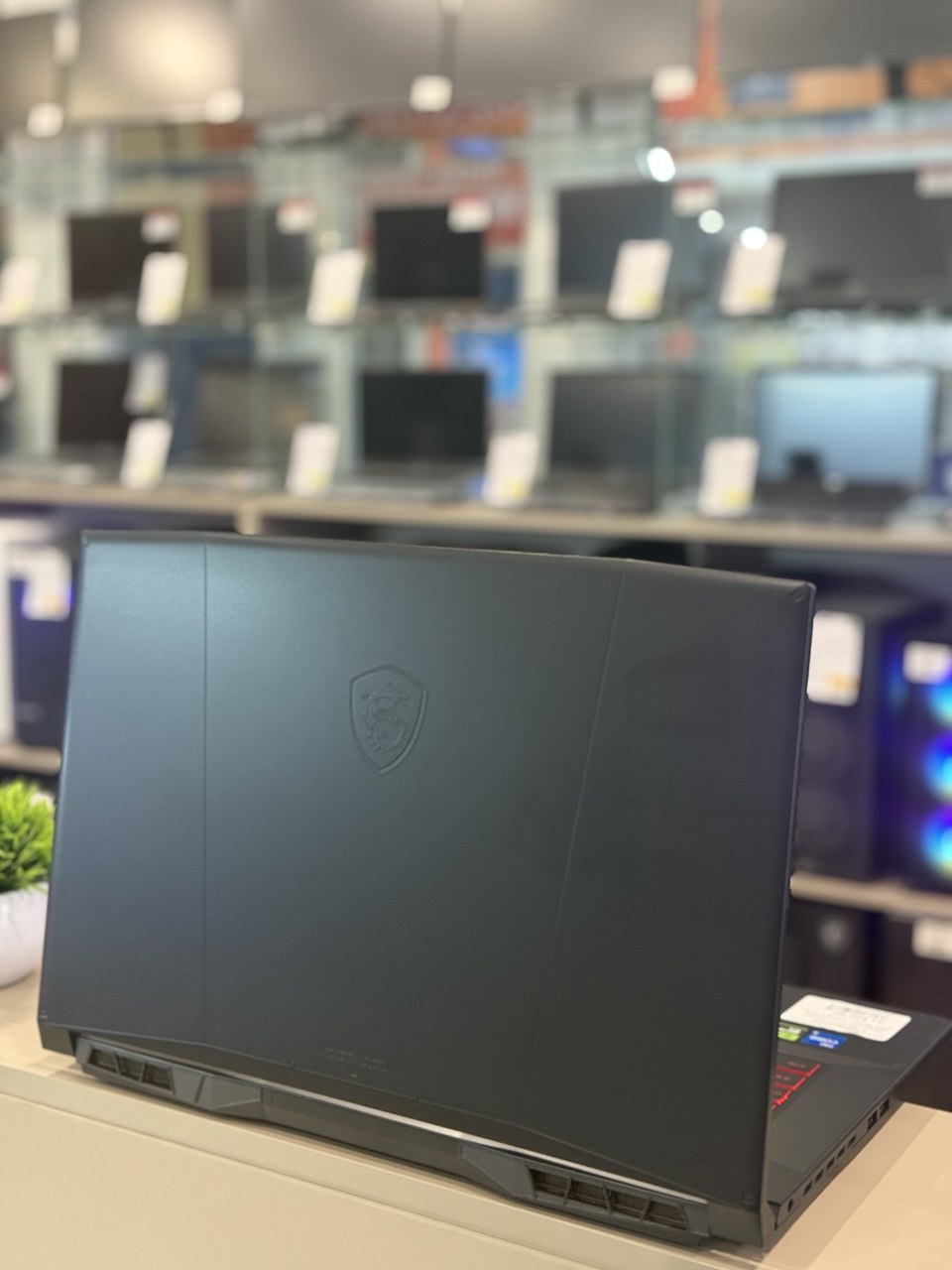 Ноутбук MSI Katana 17 B12UCR-1024XRU i5-12450H/8Gb/RTX 3050