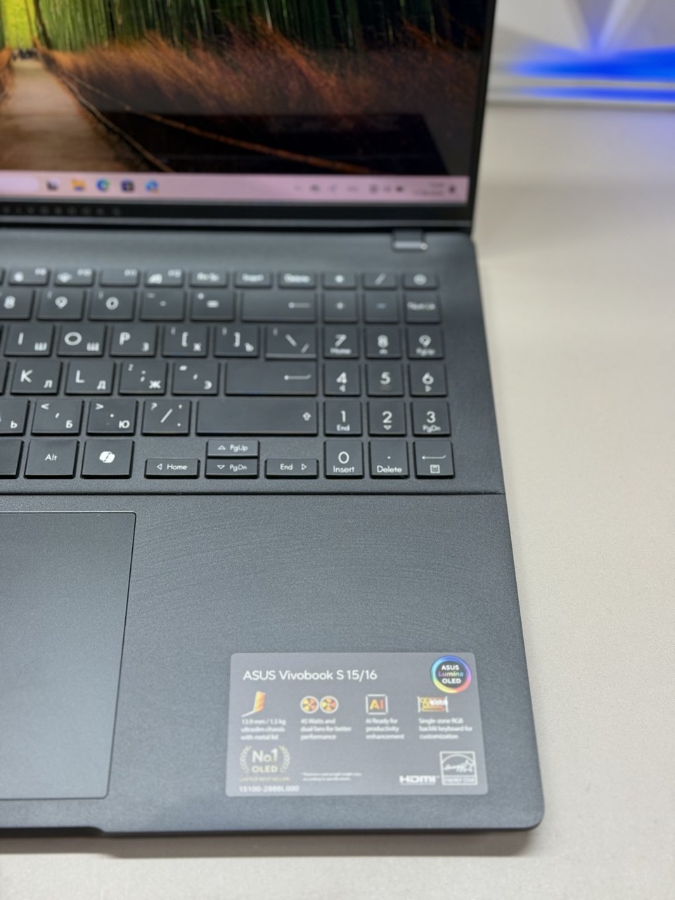 Ноутбук Asus Vivobook S M5606WA-MX047 Ryzen AI 9 365/24Gb/SSD1Tb/880M/16"/OLED/3.2K