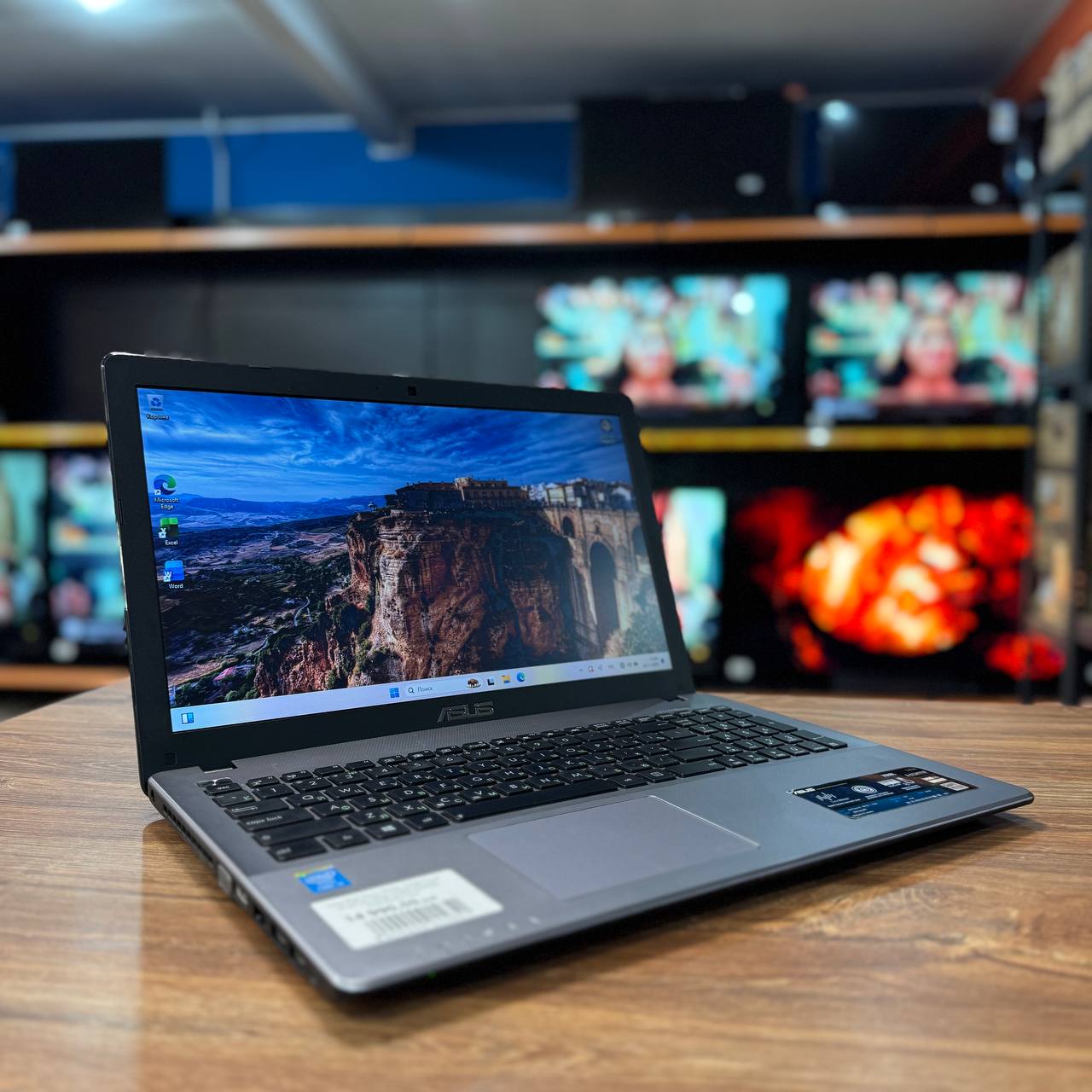 Ноутбук Asus X550L Intel Core i3-4010U/8Gb DDR3/256Gb SSD/DVD/15.6