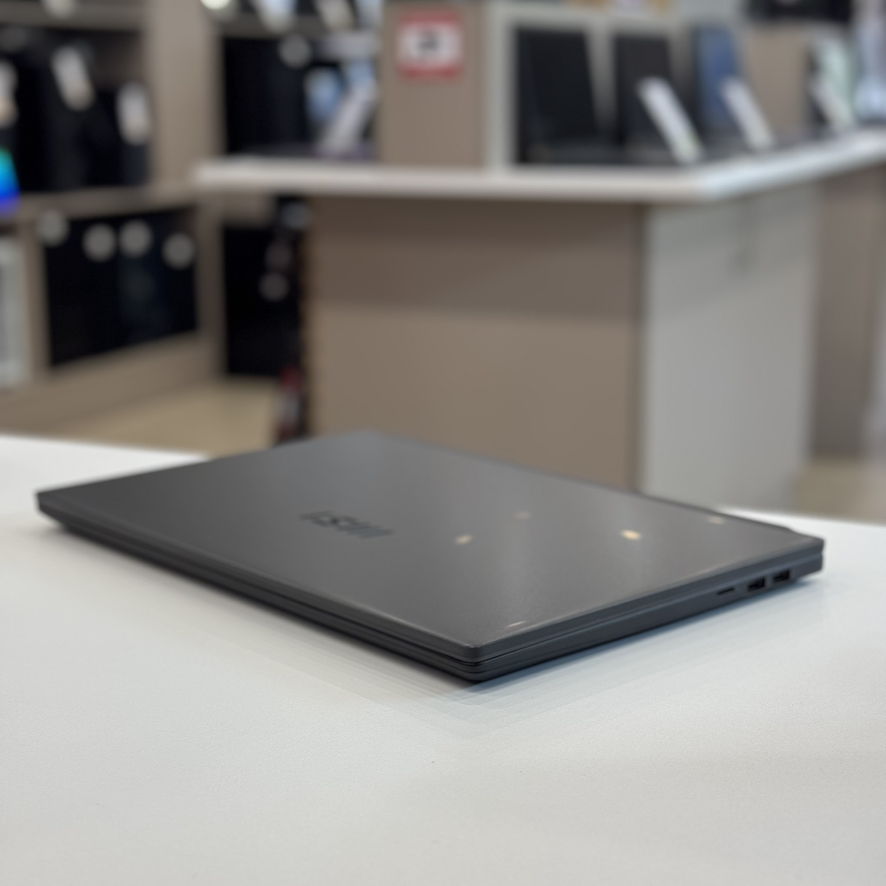 Ноутбук MSI Modern 15 B12M-211RU