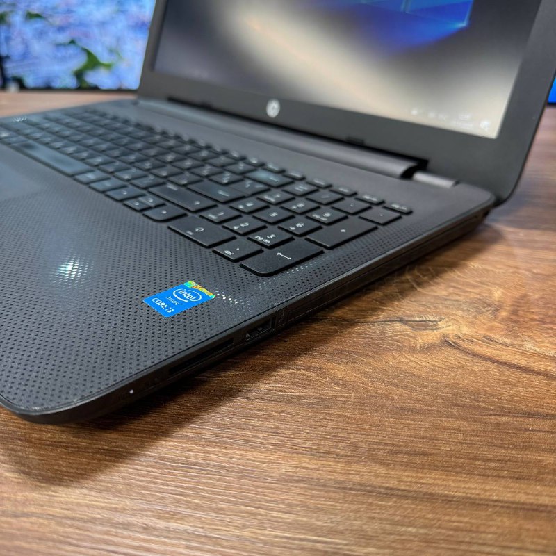 Ноутбук HP 250 G4 Intel Core i3-4005U/8Gb DDR3/256Gb SSD/DVD/15.6