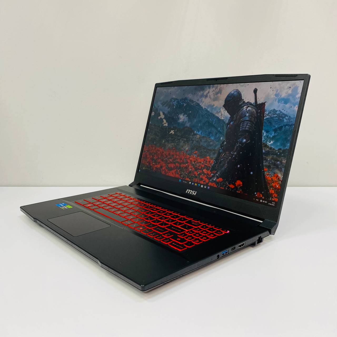 Ноутбук MSI Katana 17 B12UCR-821XRU i5-12450H/16Gb DDR4/RTX 3050 4GB/512Gb SSD/17.3(144Hz)
