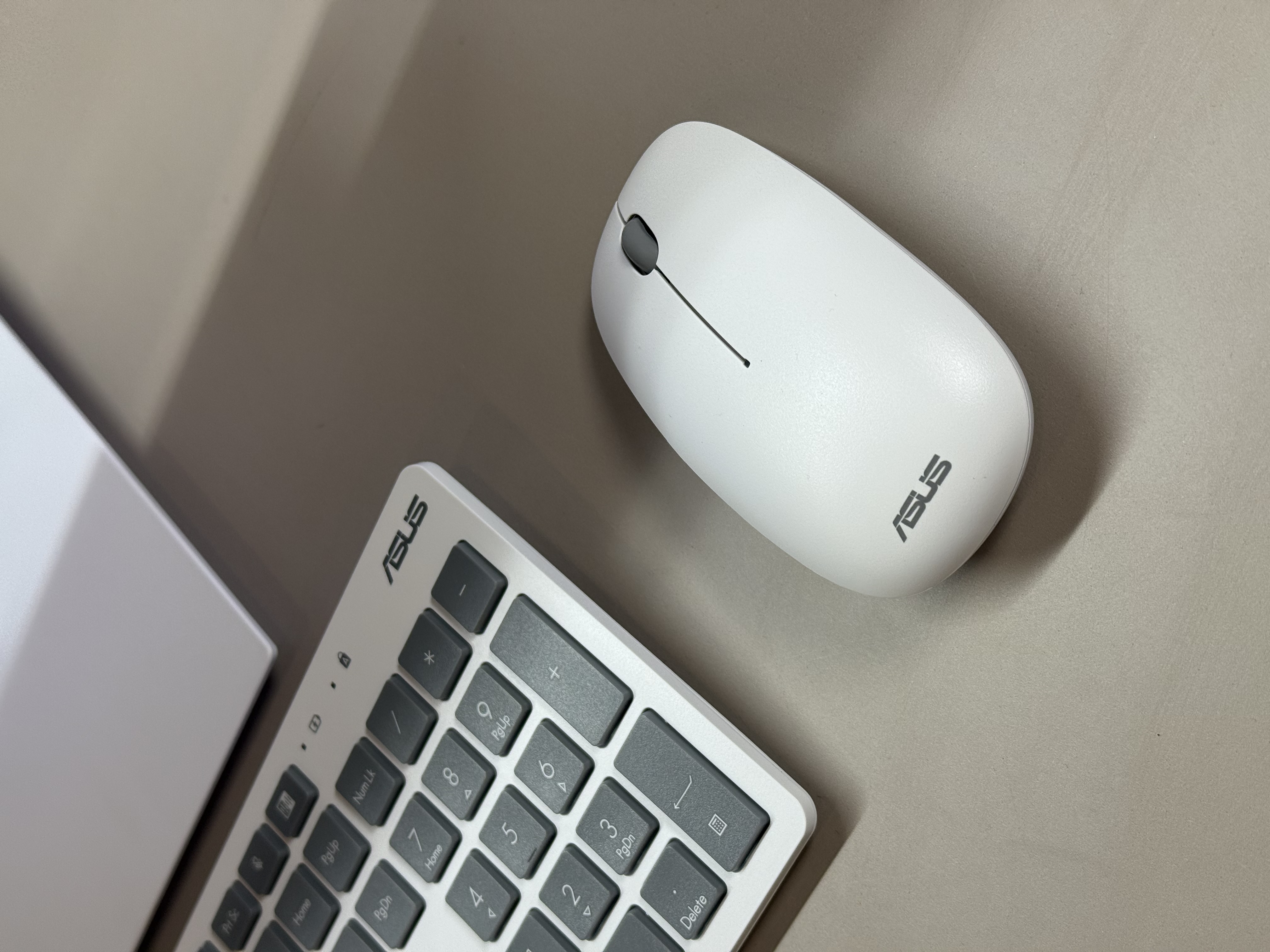 Моноблок Asus A5402WVAR-WPC0070 23.8" Full HD Core 5 120U/16Gb/SSD1Tb Graphics/CR/noOS/kb/m/белый