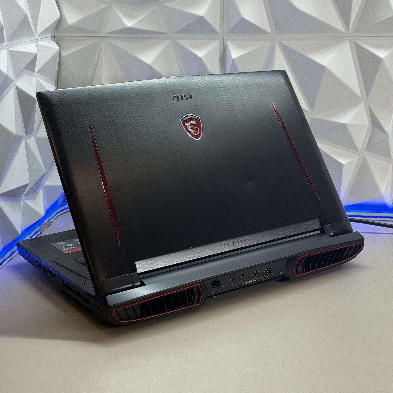 Ноутбук MSI GT73VR 6RE Titan SLI 4k