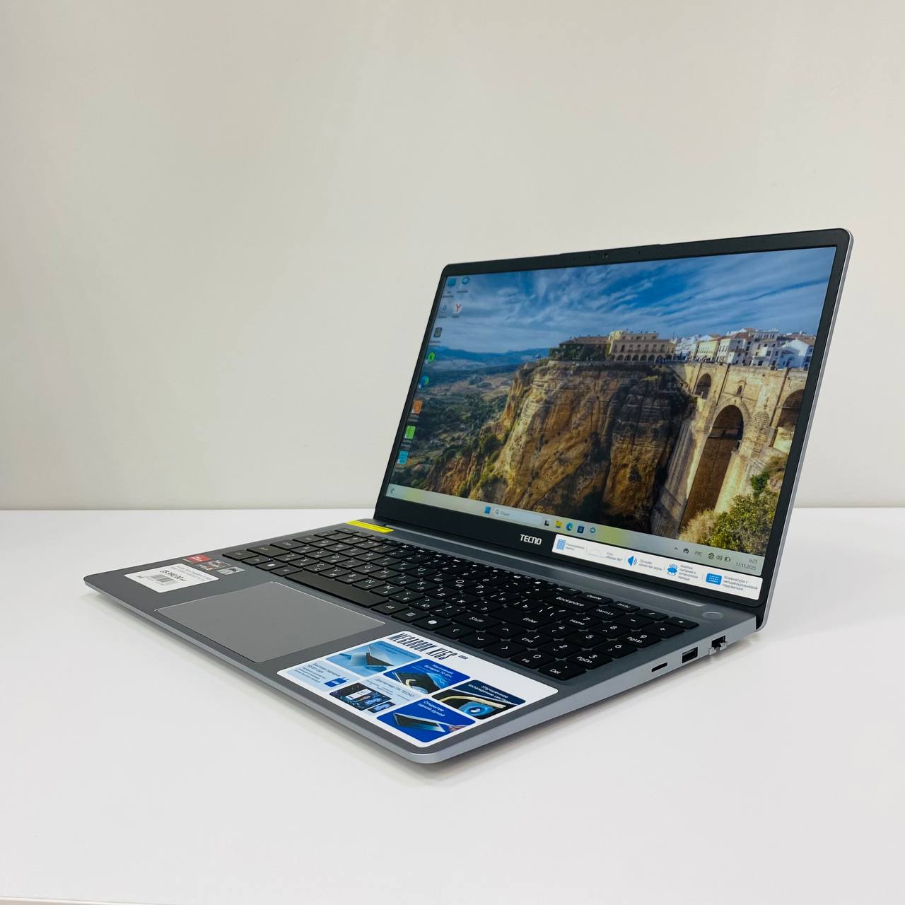 Ноутбук Tecno MegaBook K15SDA Ryzen 5 7430U/16Gb/SSD1Tb/15.6"