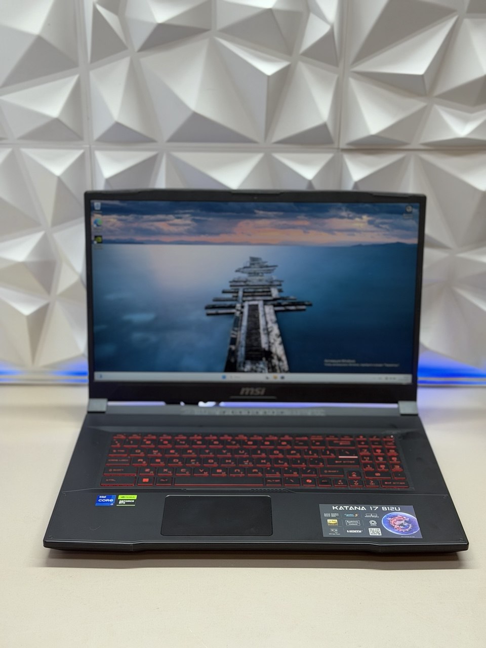 Ноутбук MSI Katana 17 B12UCR-820XRU i7-12650H/8GB*2/512GB*1 SSD/RTX 3050 4GB/17.3(144Hz)