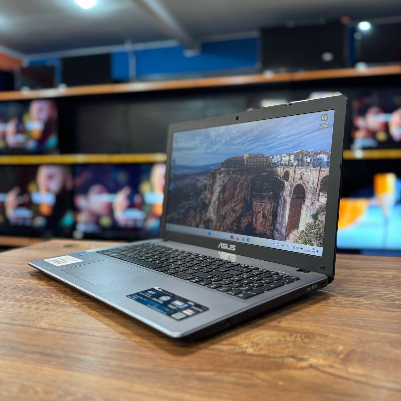 Ноутбук Asus X550L Intel Core i3-4010U/8Gb DDR3/256Gb SSD/DVD/15.6