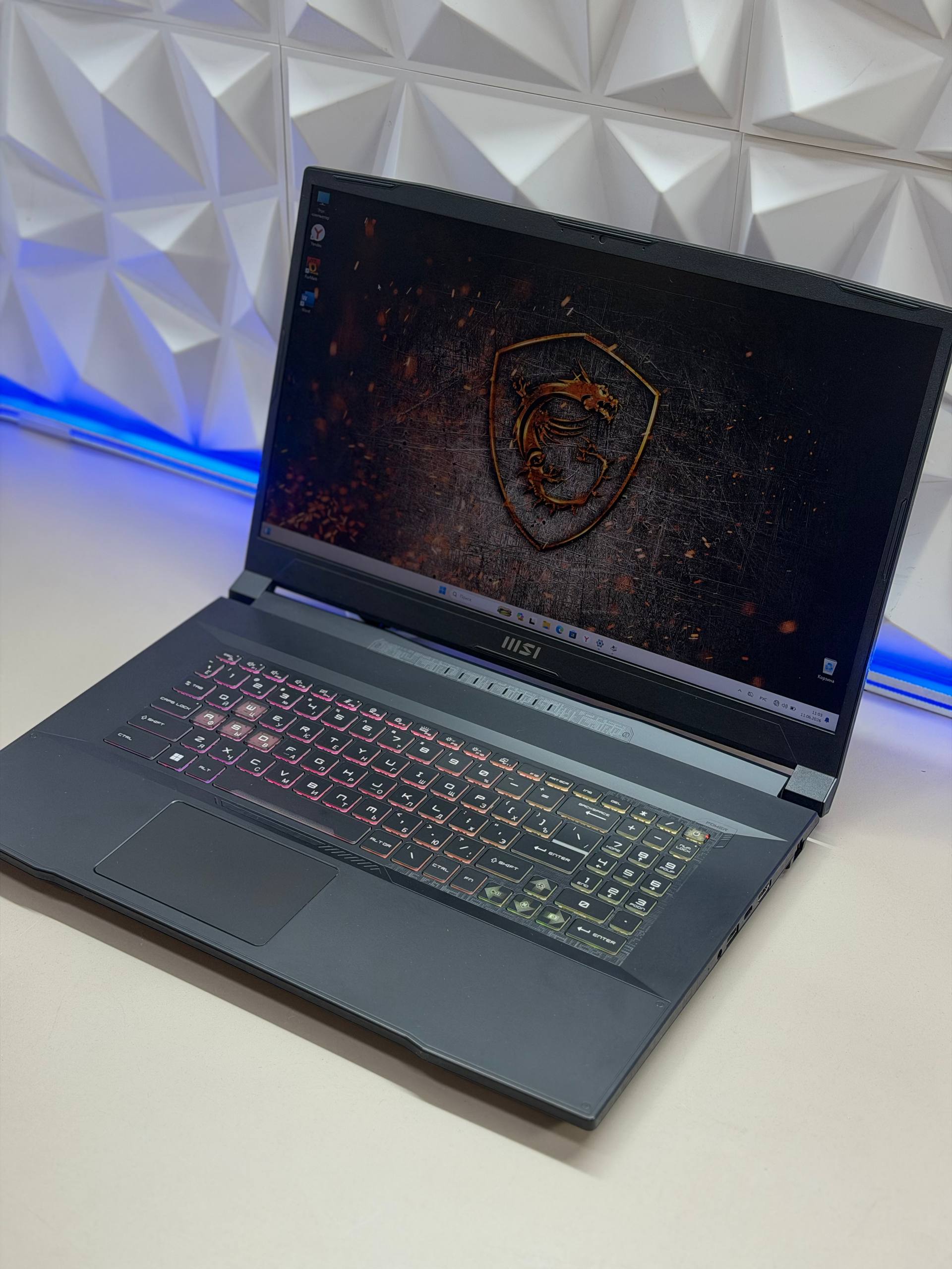 Ноутбук MSI Katana 17 B12VGK-274RU i7-12650H/16Gb DDR5/RTX4070 8Gb/1Tb SSD/17.3"