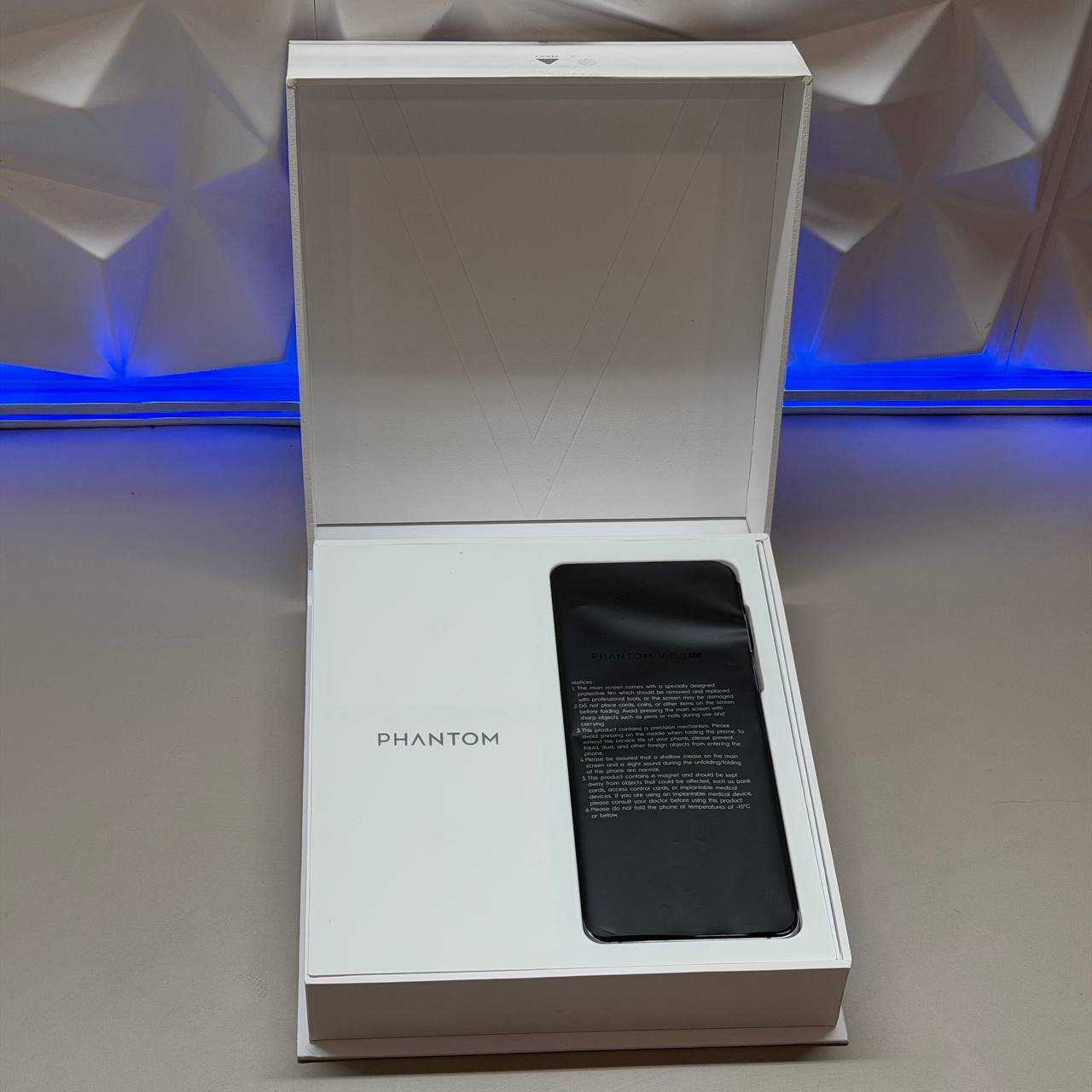 Tecno Phantom V Flip 8/256 ГБ