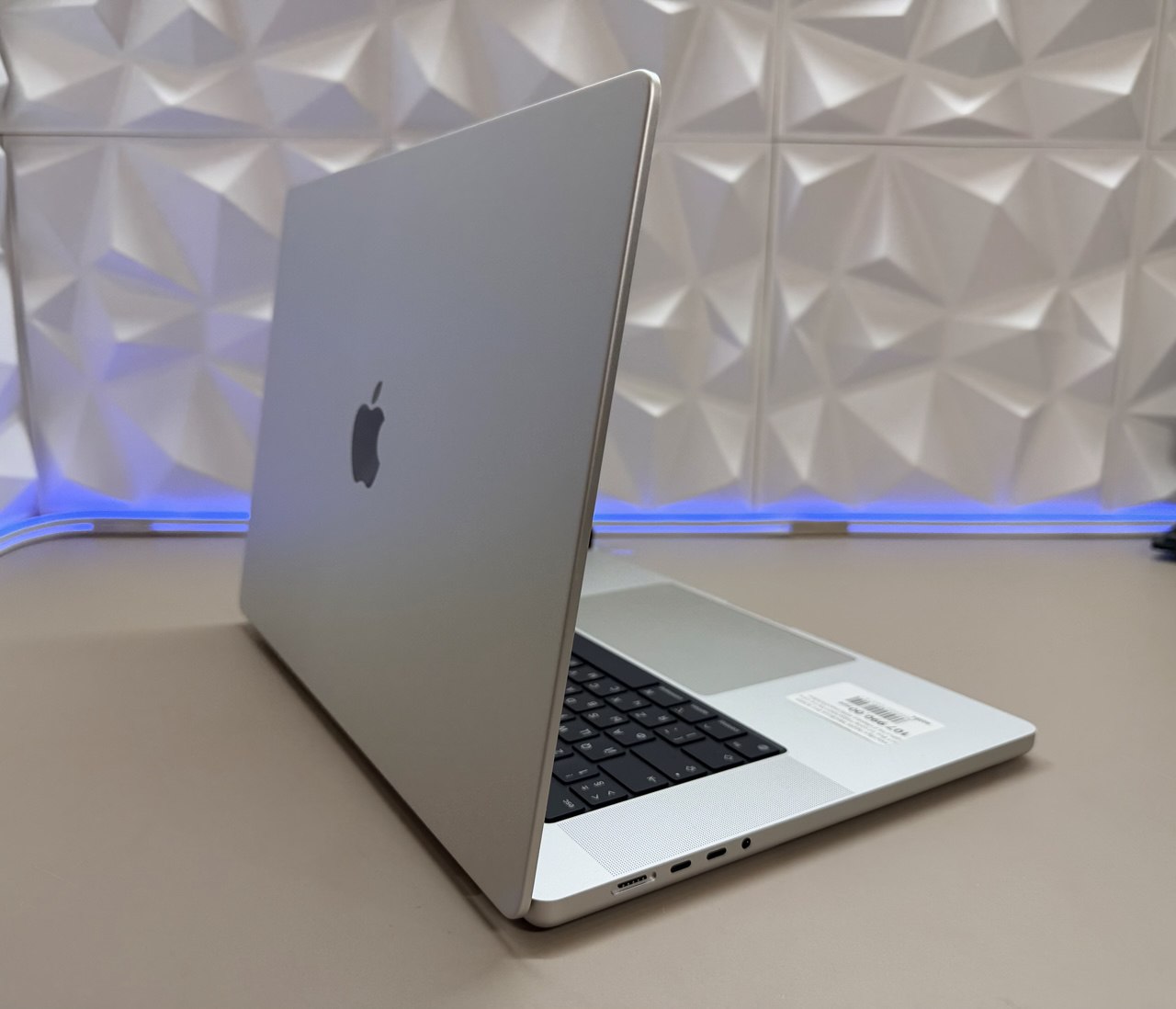 Ноутбук Apple MacBook Pro A2485 M1 Pro 10 core/16Gb/SSD1Tb/16 core GPU/16.2"/Retina XDR/macOS/silver