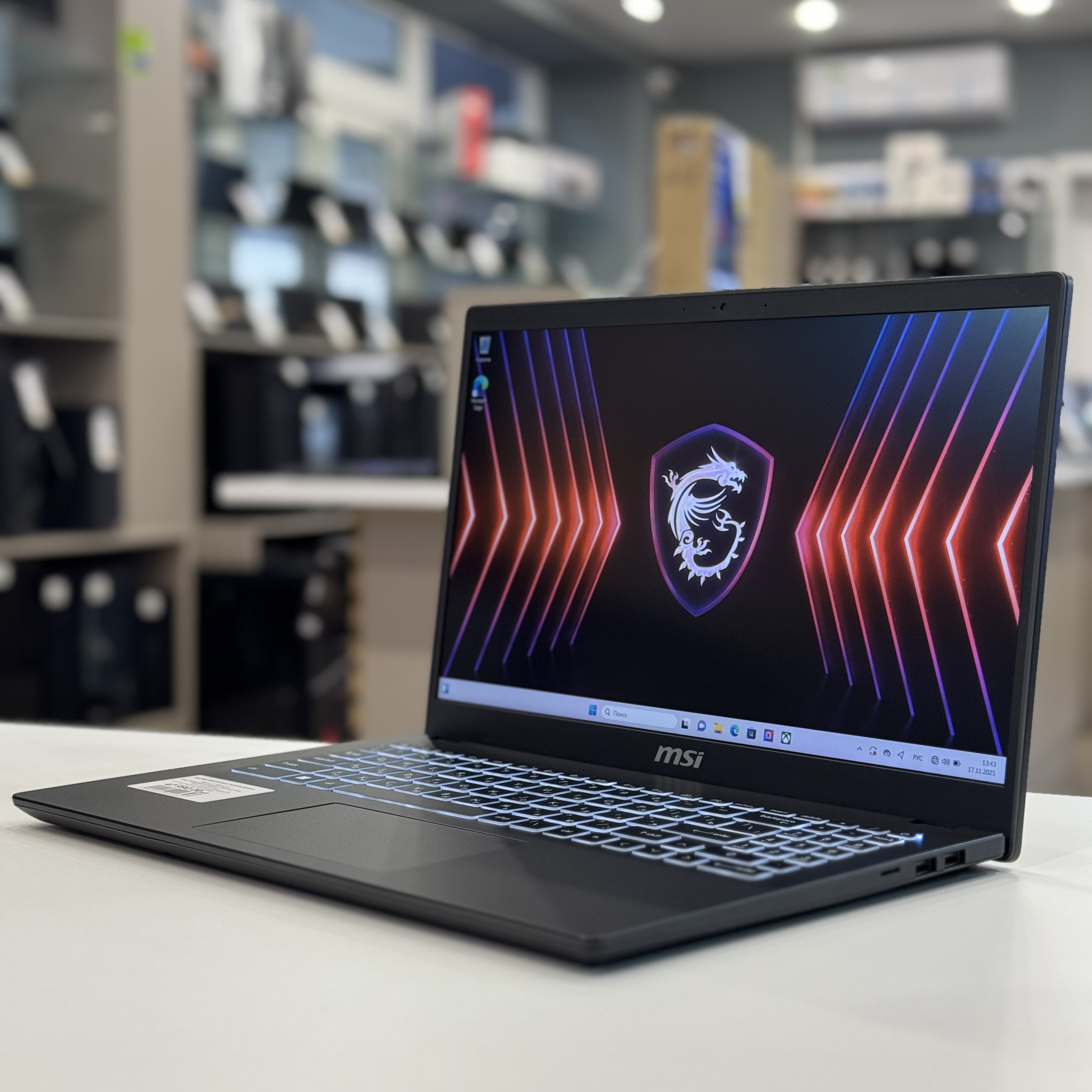 Ноутбук MSI Modern 15 B7M-255XRU