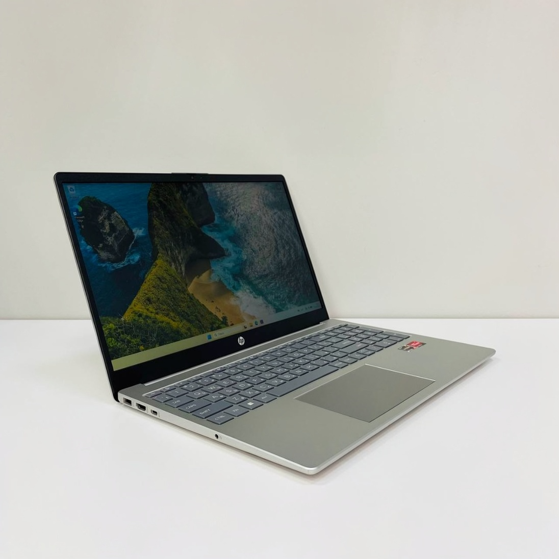 Ноутбук HP 15-fc0165nia Ryzen 3 7320U/8Gb/SSD512Gb/610M/15.6"