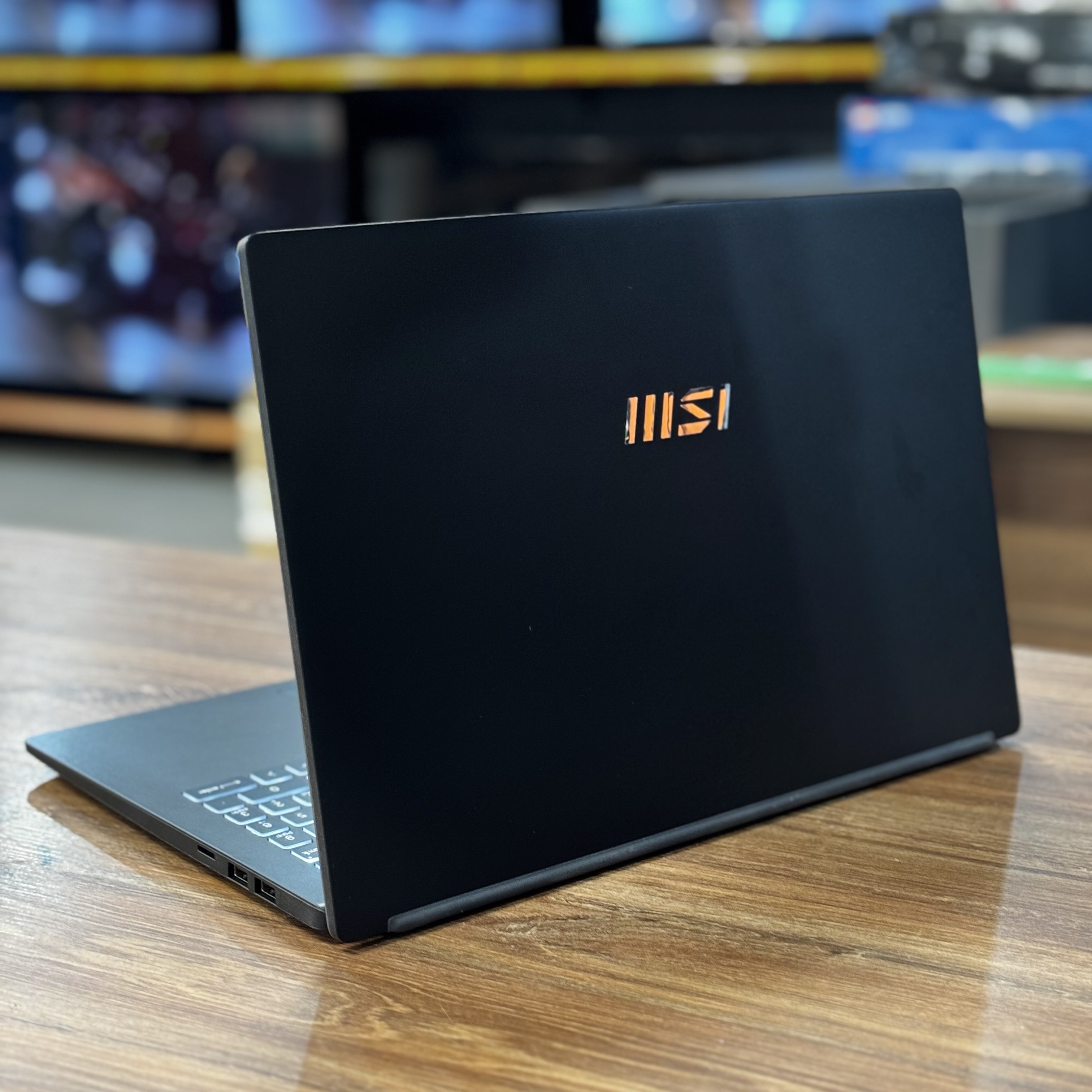 Ноутбук MSI Modern 15 H AI C1MG-006RU