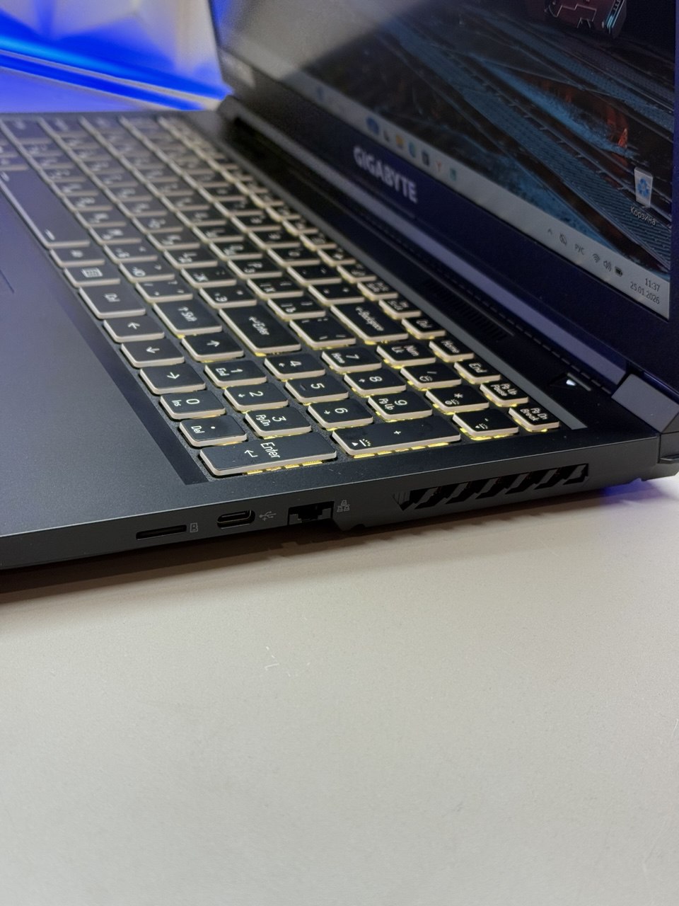 Ноутбук Gigabyte G6 i7 13620H/16Gb/SSD512Gb/RTX4060 8Gb/16"/IPS/FHD+/DOS/black