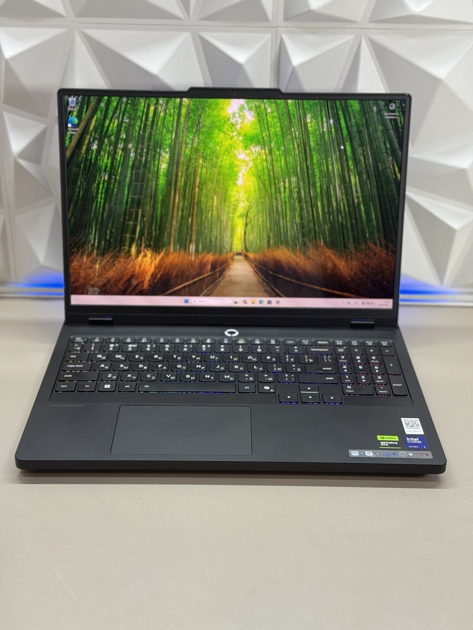 Ноутбук Lenovo Legion Pro 5 16IAX10 Ul7 255HX/32Gb/SSD1Tb/RTX 5060 8Gb/16"/OLED/WQXGA/noOS/black