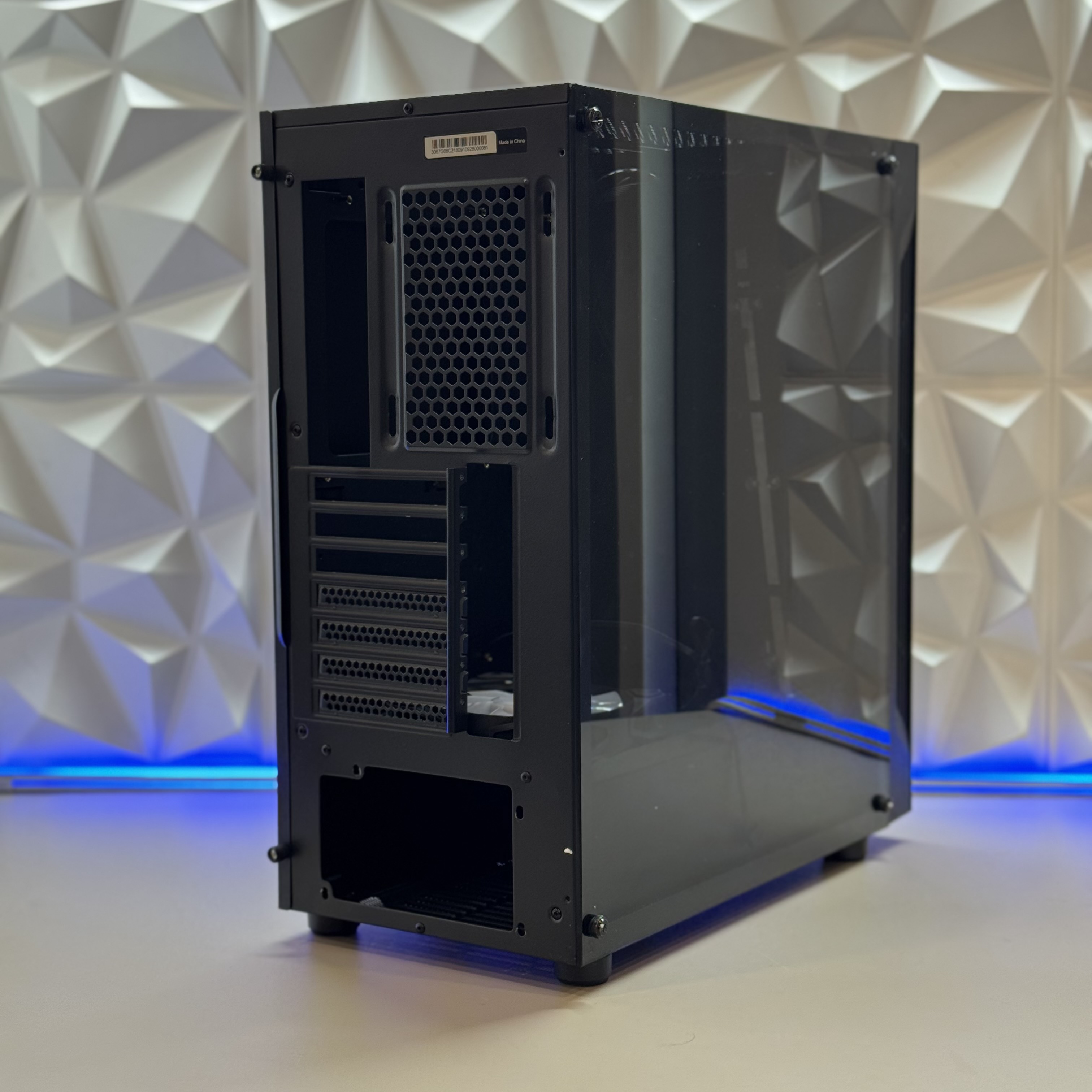 Корпус MSI MAG Vampiric 011c