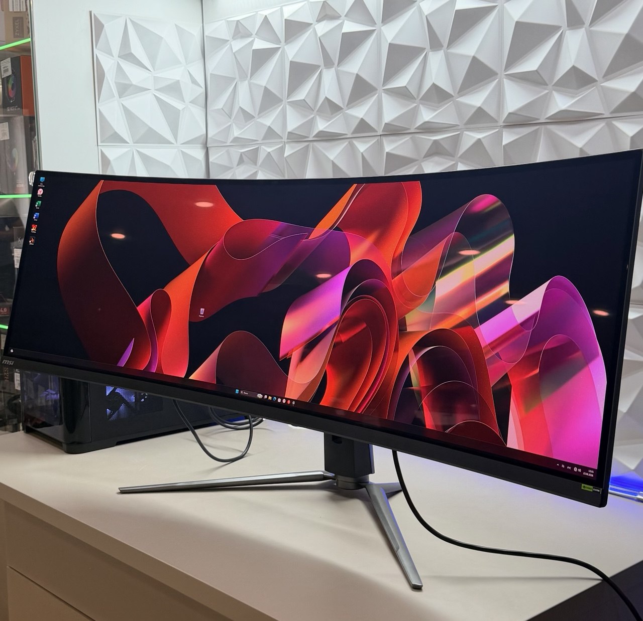 Монитор 49" MSI MPG 491CQPX QD-OLED,5120 x 1440 (DQHD),1800R,OLED,5120x1440,240 Гц,изогнутый экран,черный