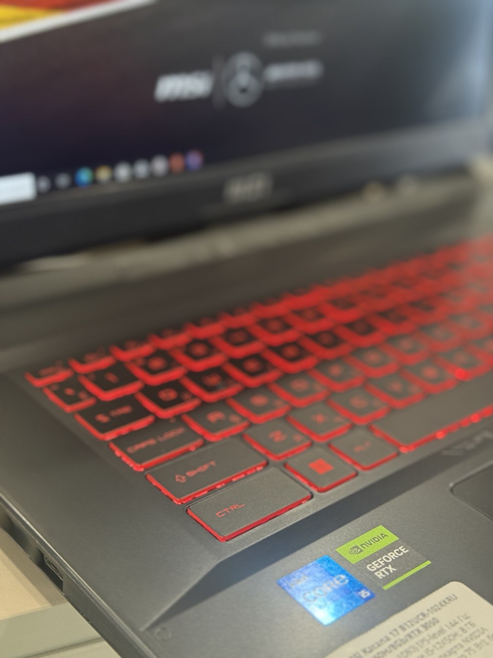 Ноутбук MSI Katana 17 B12UCR-1024XRU i5-12450H/8Gb/RTX 3050