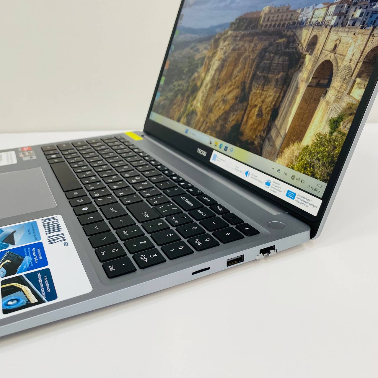 Ноутбук Tecno MegaBook K15SDA Ryzen 5 7430U/16Gb/SSD1Tb/15.6"