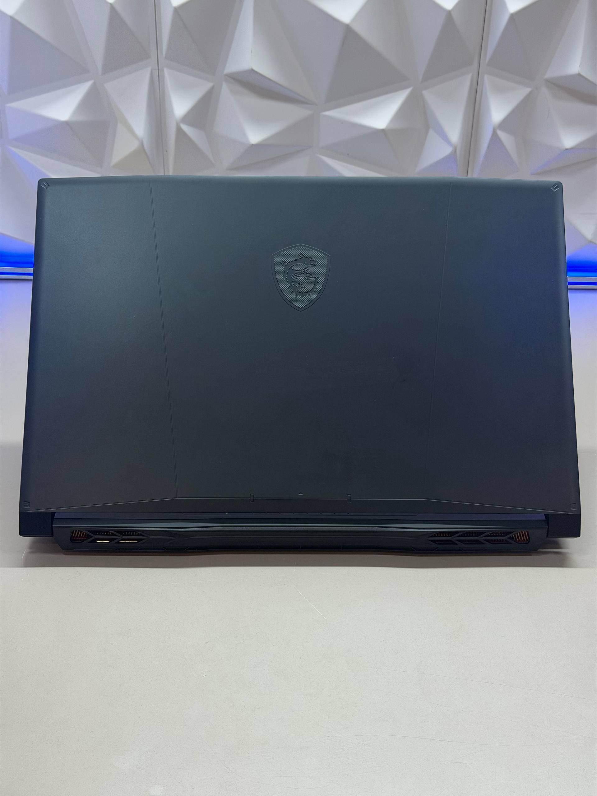 Ноутбук MSI Katana 17 HX B14WFK-218XRU i5-14450HX/16Gb DDR5/RTX 5060 8Gb/1TB SSD/17.3(144Hz)