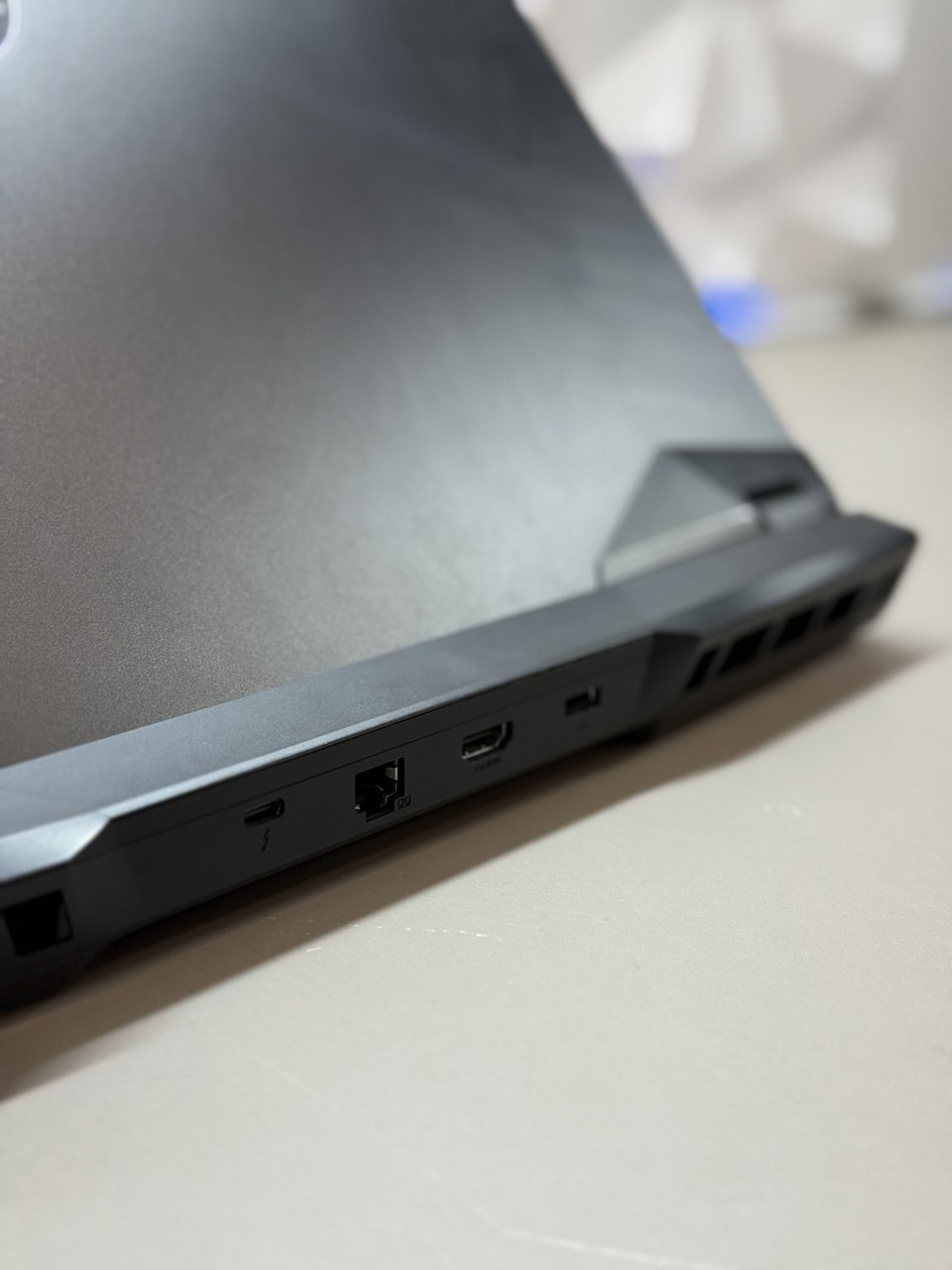 Ноутбук MSI Raider GE77HX 12UHS-232RU