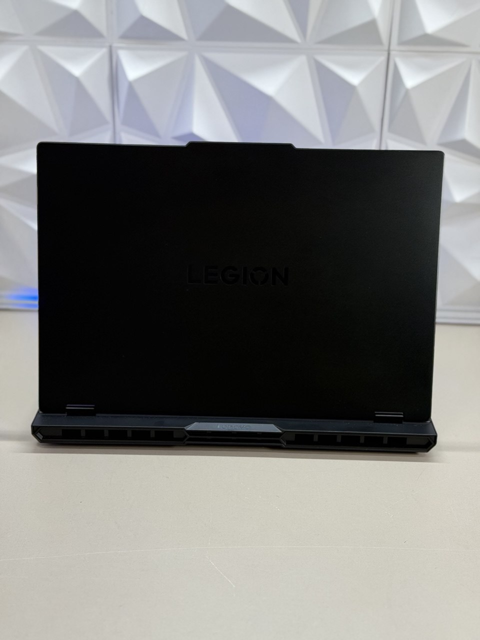 Ноутбук Lenovo Legion Pro 5 16IAX10H Ul9 275HX/32Gb/SSD1Tb/RTX5070Ti 12Gb/16"/OLED/WQXGA/noOS/black
