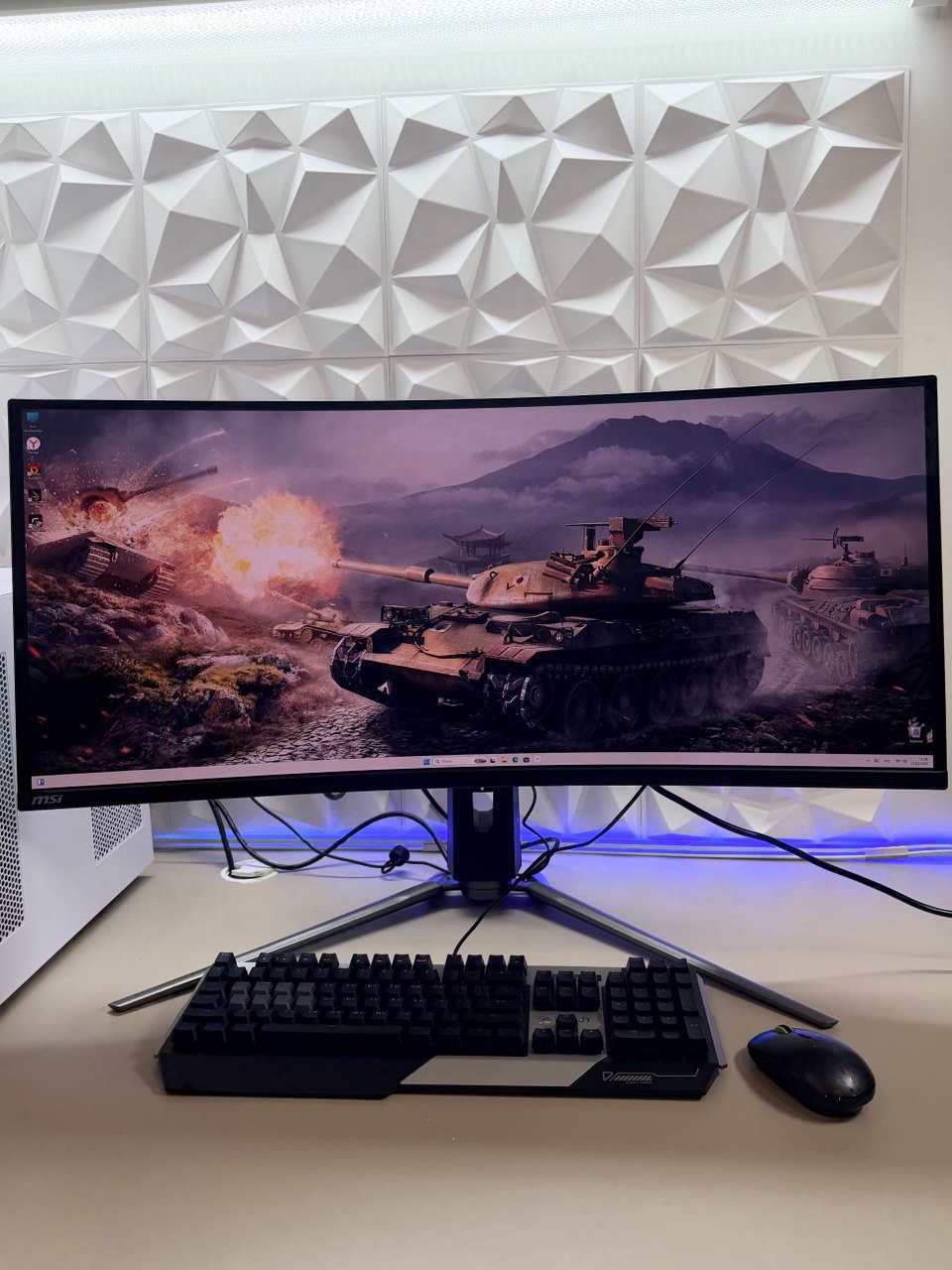 Монитор MSI MAG 341CQP QD-OLED 3440x1440 175 Гц (Несколько светлых полос)