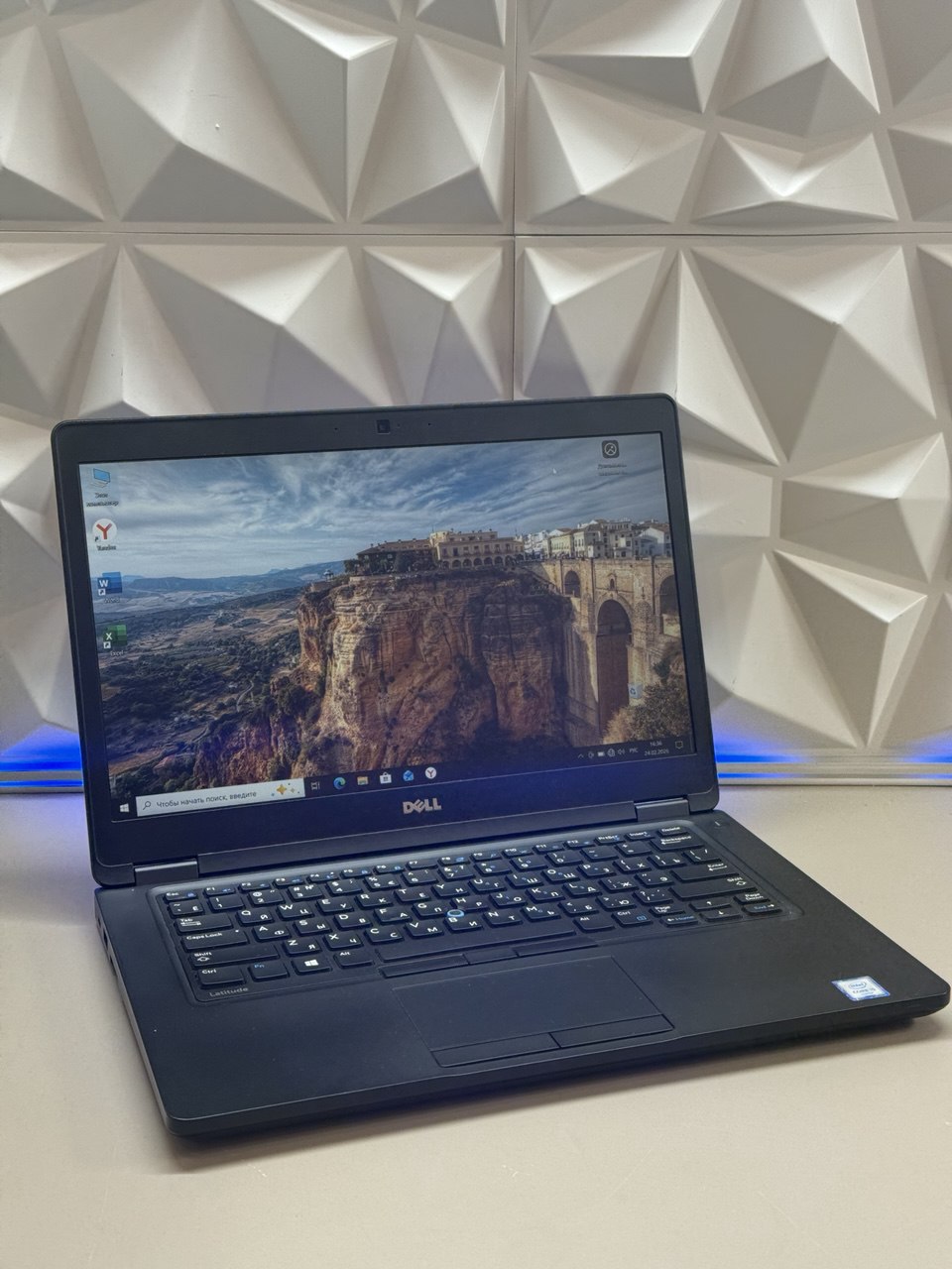 Ноутбук Dell Latitude 5480 i5-6200U/16Gb DDR4/256Gb SSD/IHD 520/14"