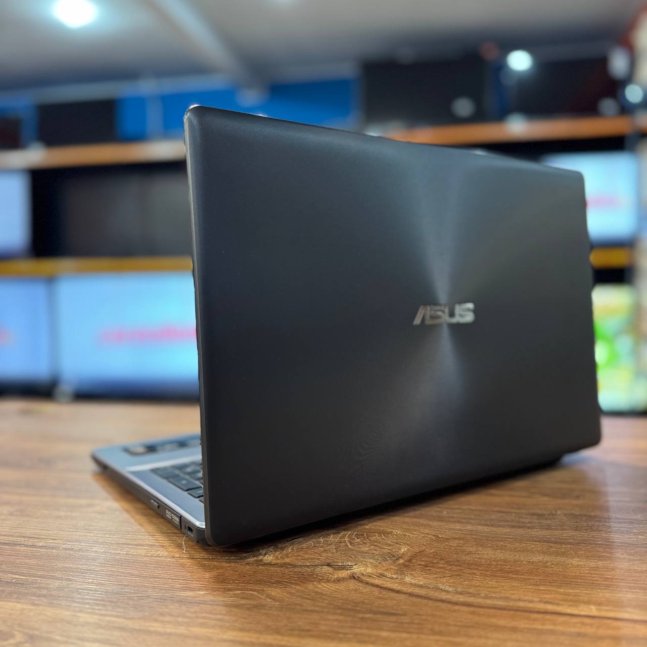 Ноутбук Asus X550L Intel Core i3-4010U/8Gb DDR3/256Gb SSD/DVD/15.6