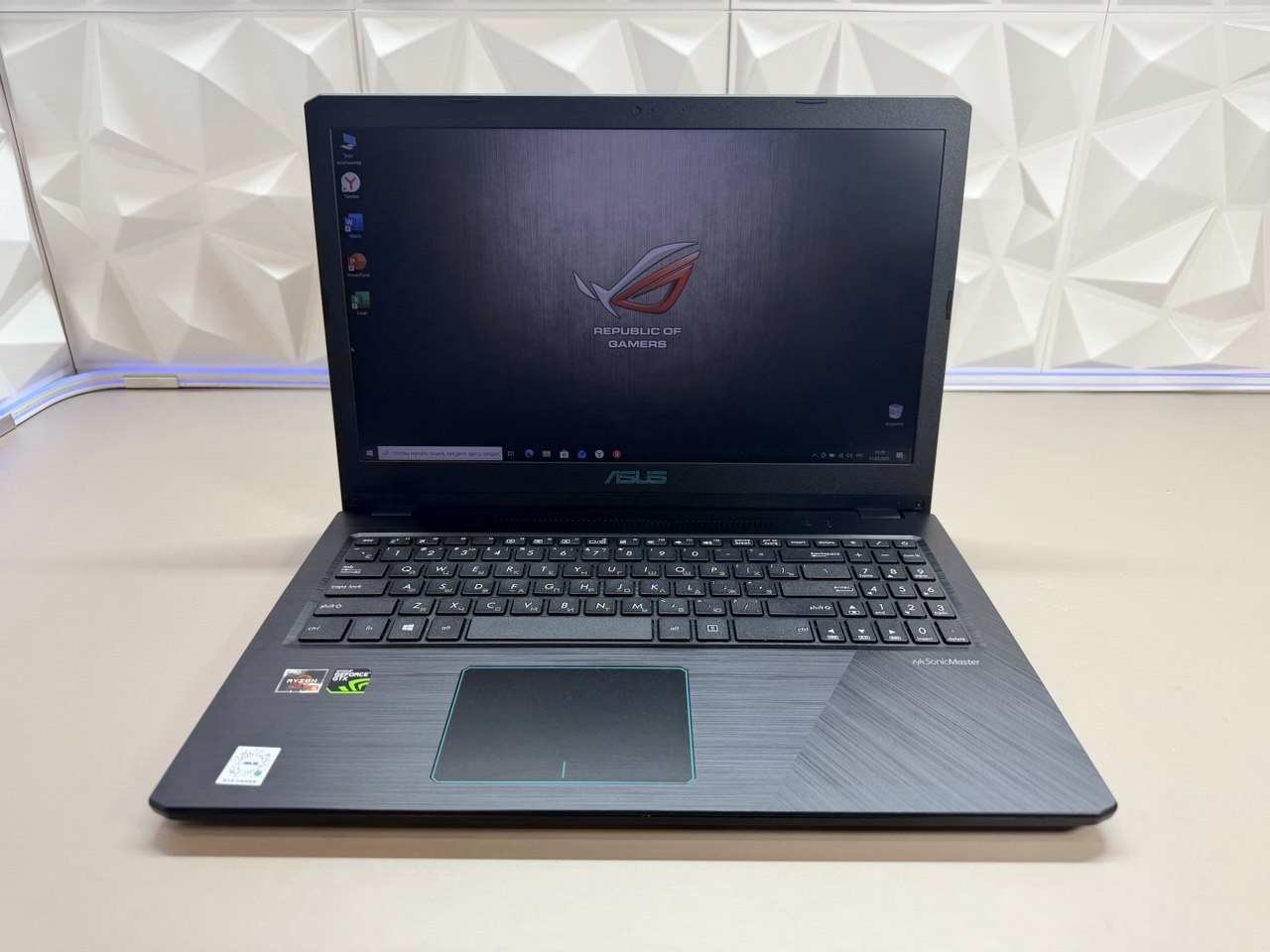 Ноутбук ASUS YX570Z AMD Ryzen 5 2500U/8Gb DDR4/GTX1050 4Gb/256Gb SSD/500Gb HDD/15.6"