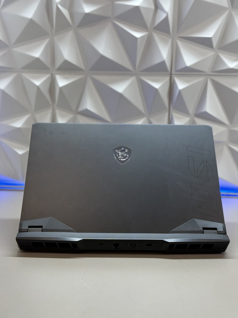 Ноутбук MSI Raider GE77HX 12UHS-232RU