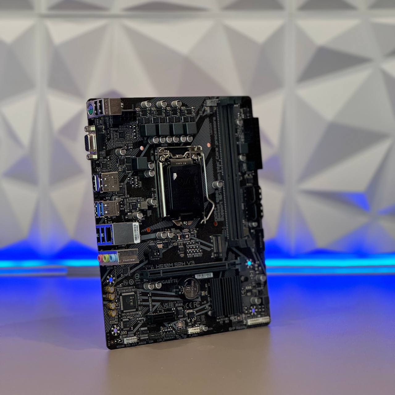 Материнская плата Gigabyte H510M S2H V3 Soc-1200 Intel H470 2xDDR4 mATX AC`97 8ch(7.1) GbLAN+VGA+HDM