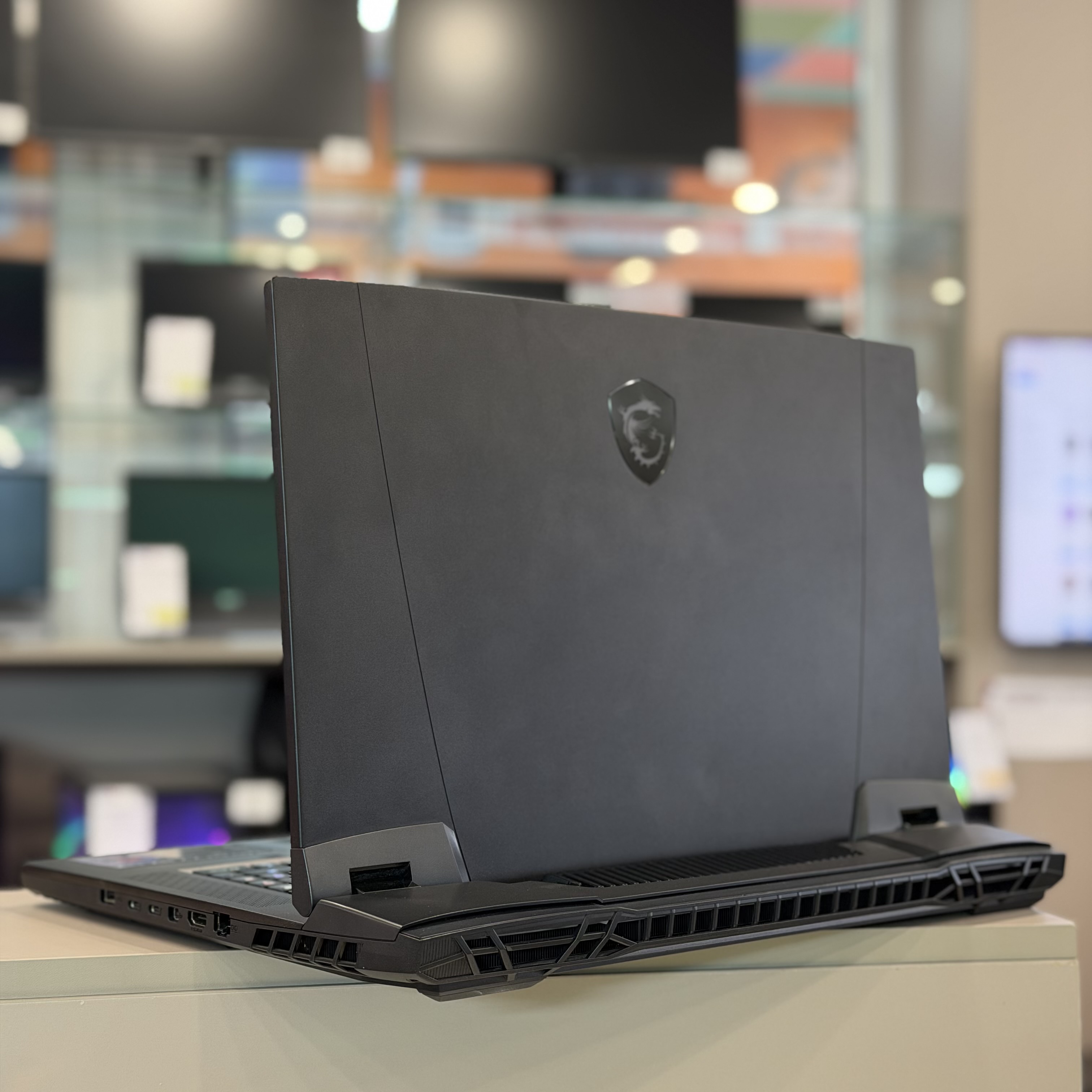 Ноутбук MSI Titan GT77HX 13VI-096RU i9-13980HX/32Gb/RTX 4090