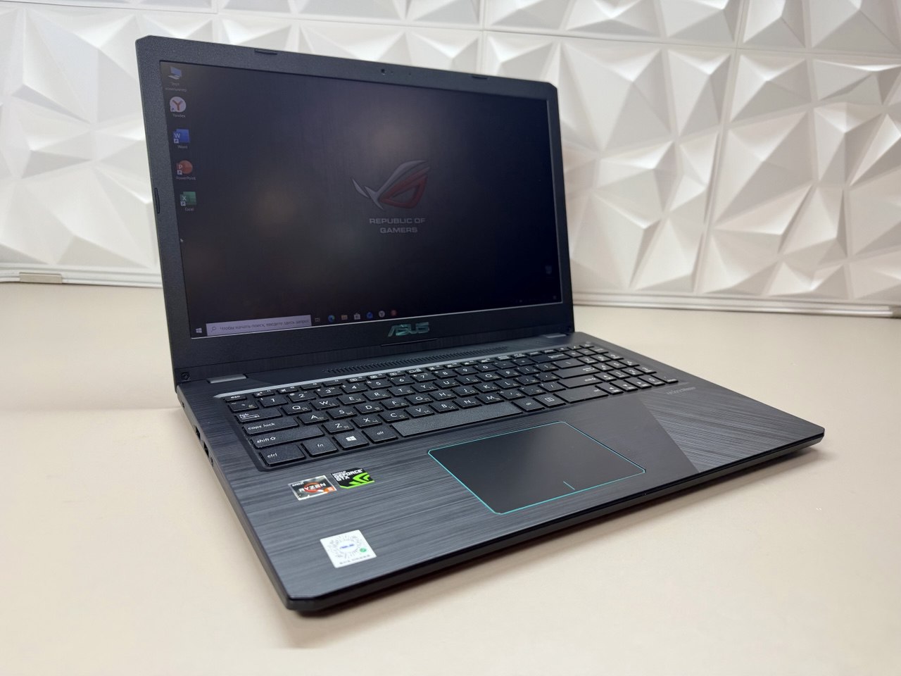 Ноутбук ASUS YX570Z AMD Ryzen 5 2500U/8Gb DDR4/GTX1050 4Gb/256Gb SSD/500Gb HDD/15.6"