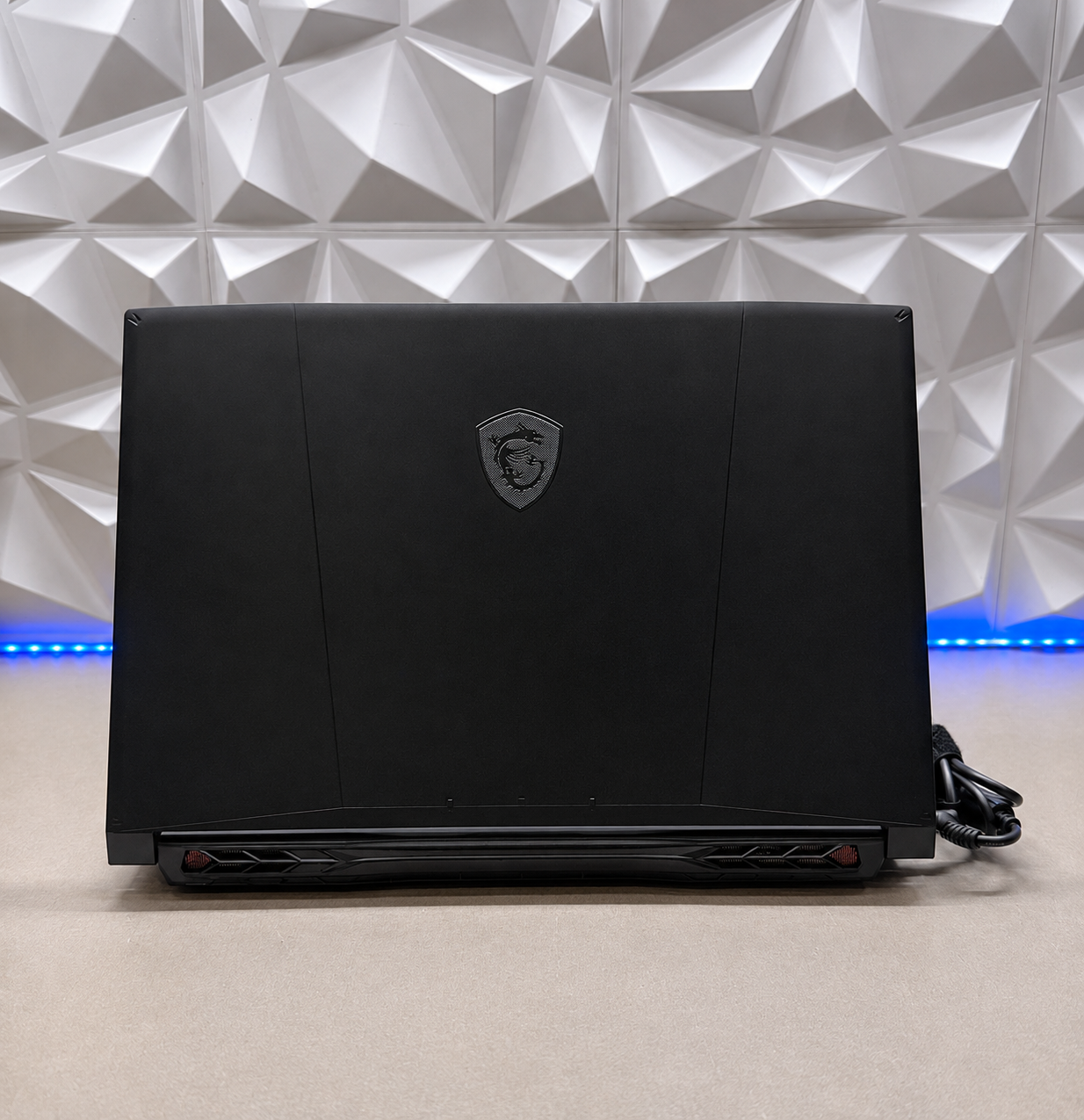Ноутбук MSI Katana 17 HX B14WGK-052XRU i9-14900HX/RTX 5070 8Gb/16GB*2/1Tb SSD/17.3" (240Hz)
