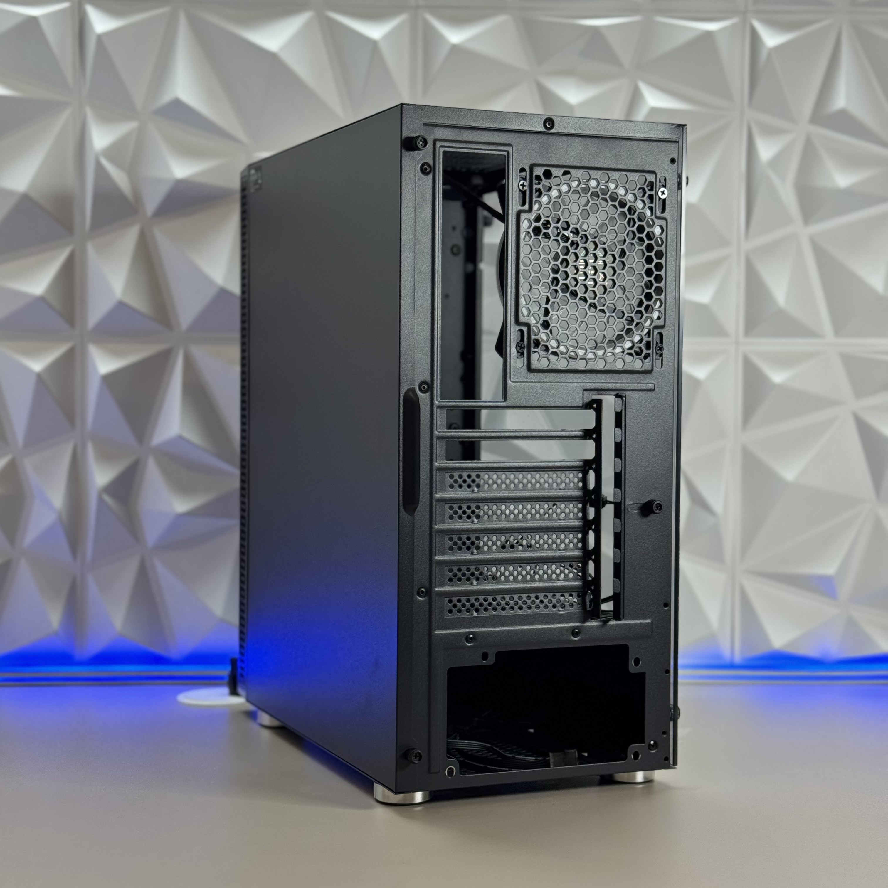 Корпус GMNG GG-CC110 черный без БП ATX 5x120mm 3x140mm 2xUSB2.0 1xUSB3.0 audio bott PSU