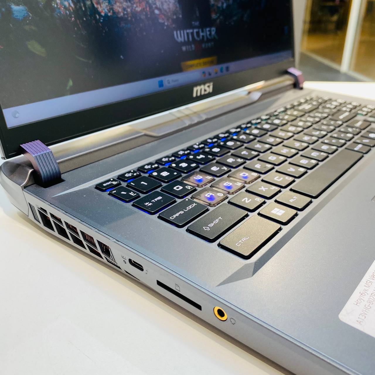 Ноутбук MSI Vector 17 HX A13VHG-802RU i9-13980HX/16Gb/RTX 4080/17.3