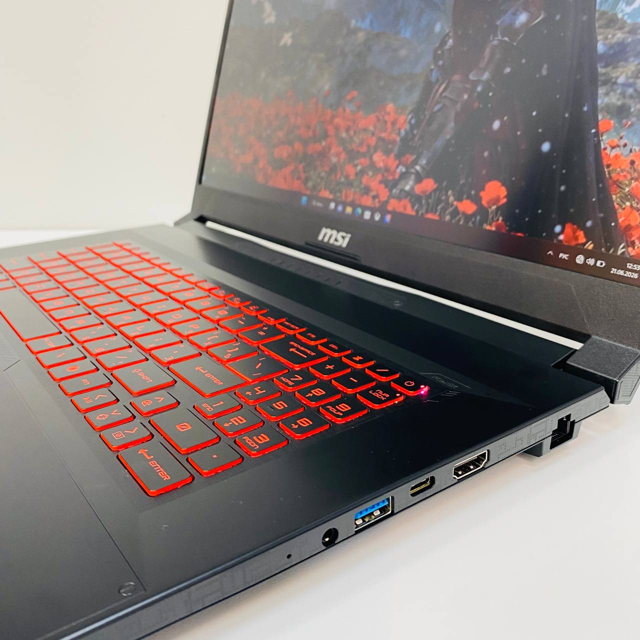 Ноутбук MSI Katana 17 B12UCR-821XRU i5-12450H/16Gb DDR4/RTX 3050 4GB/512Gb SSD/17.3(144Hz)