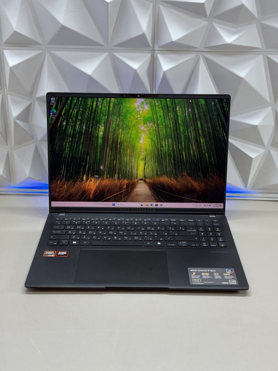 Ноутбук Asus Vivobook S M5606WA-MX047 Ryzen AI 9 365/24Gb/SSD1Tb/880M/16"/OLED/3.2K