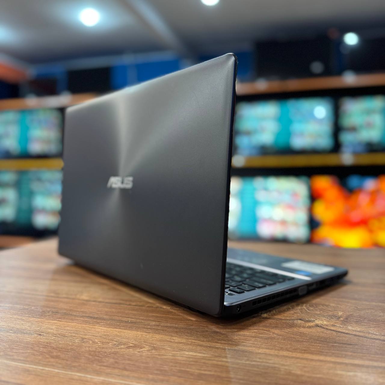 Ноутбук Asus X550L Intel Core i3-4010U/8Gb DDR3/256Gb SSD/DVD/15.6