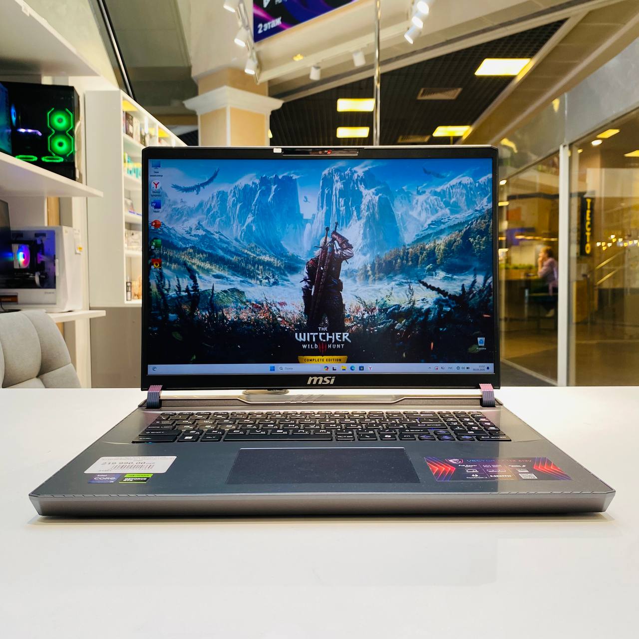 Ноутбук MSI Vector 17 HX A13VHG-802RU i9-13980HX/16Gb/RTX 4080/17.3